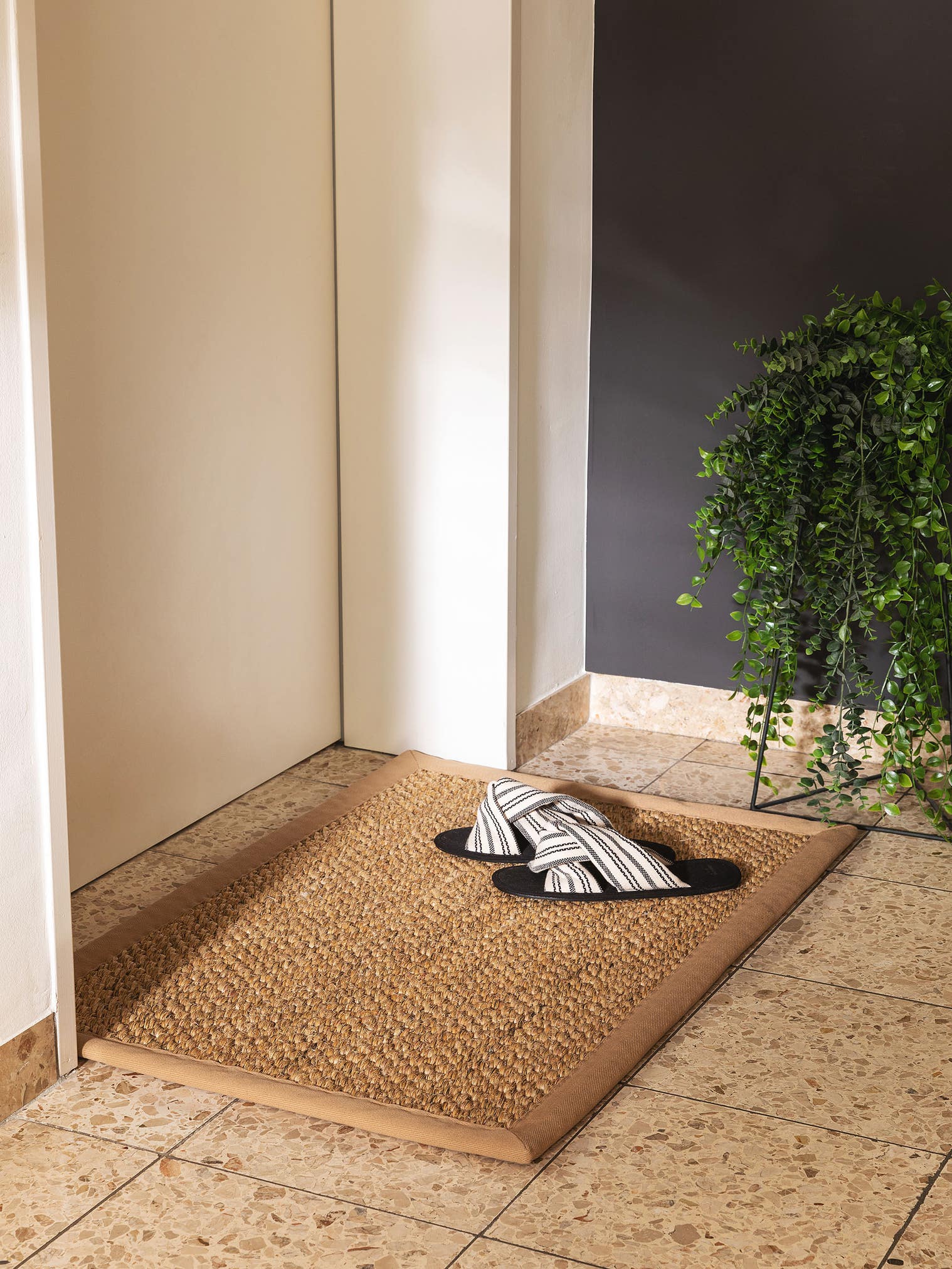 Tapis en 100% Sisal en Beige avec une pile de 1- 5 mm de hauteur de benuta Pure