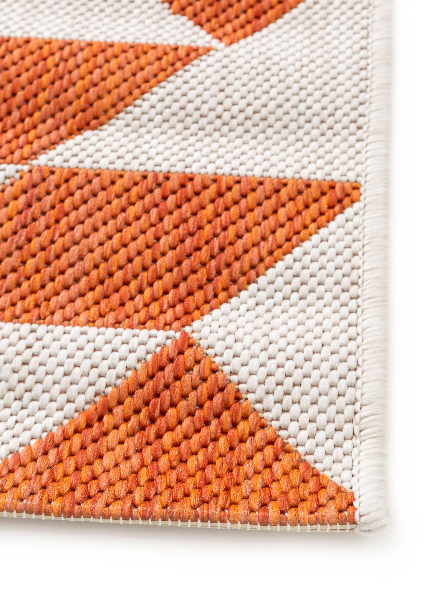 Teppich aus 100% Polypropylen in Orange mit bis 5 mm hohem Flor von benuta