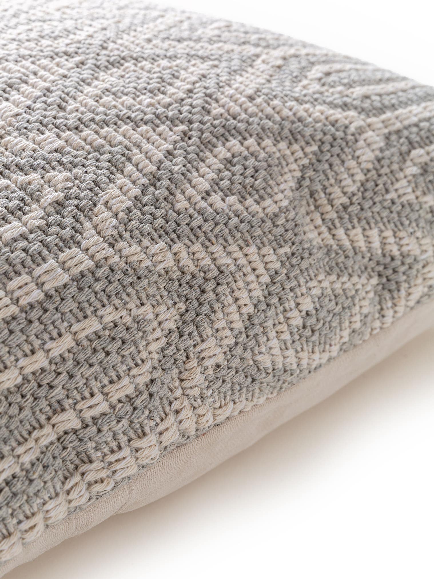 Funda de almohada Ibiza Gris claro con diseño de Ikat en 100% Algodón de benuta Nest