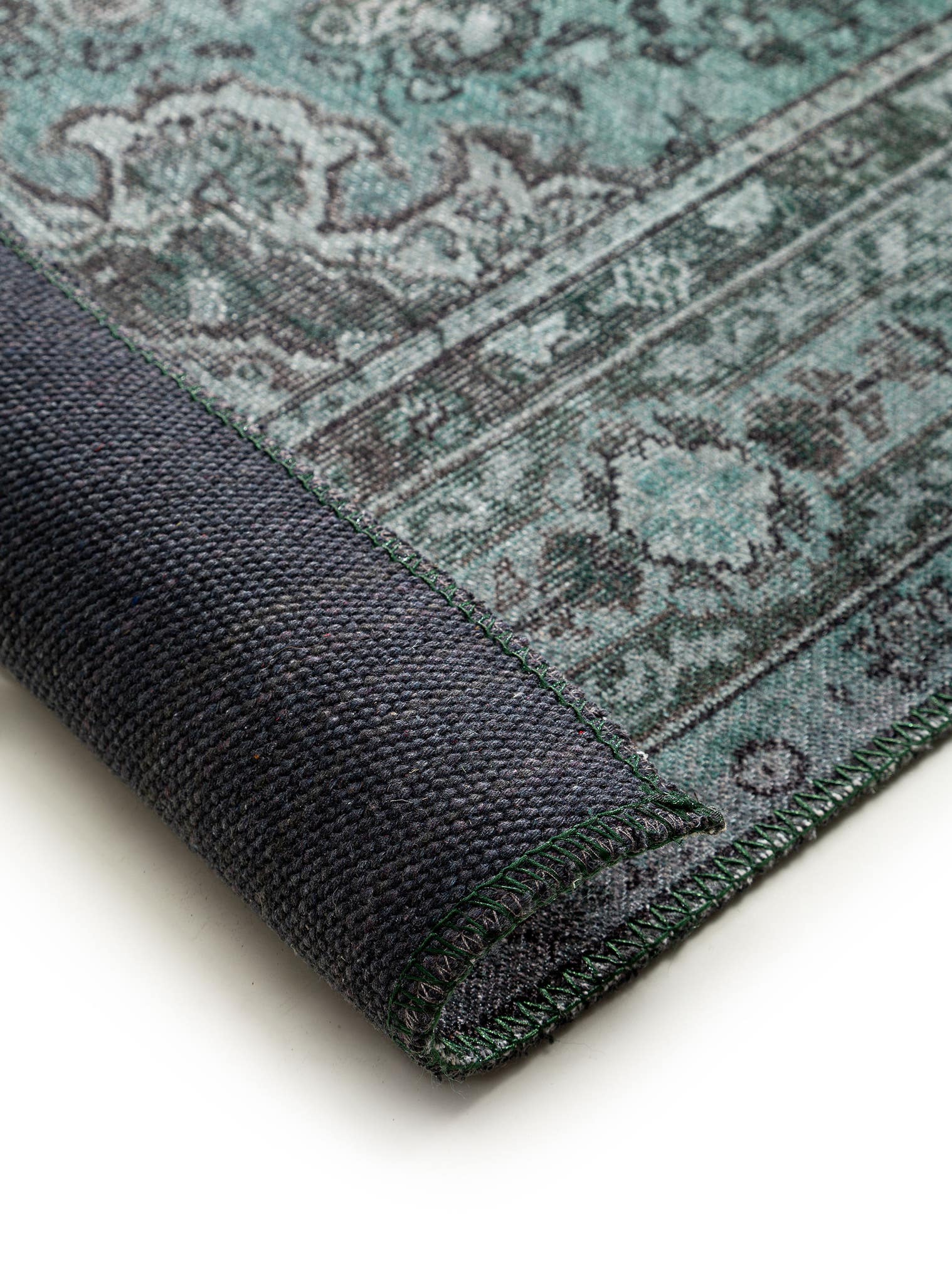 Teppich aus 100% Polyester in Grün mit bis 5 mm hohem Flor von benuta