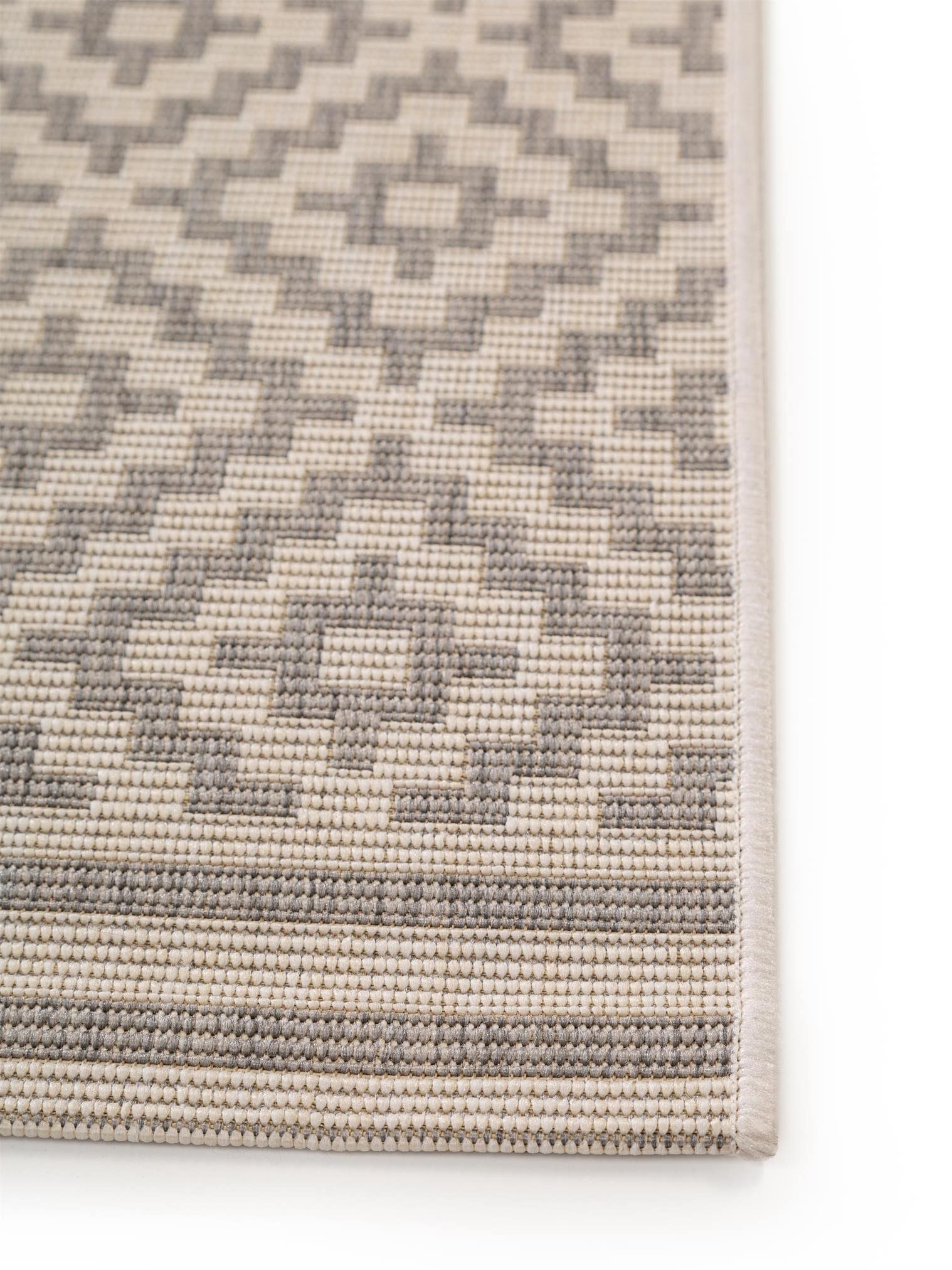 Teppich aus 100% Polypropylen in Grau mit 6 bis 10 mm hohem Flor von benuta Nest