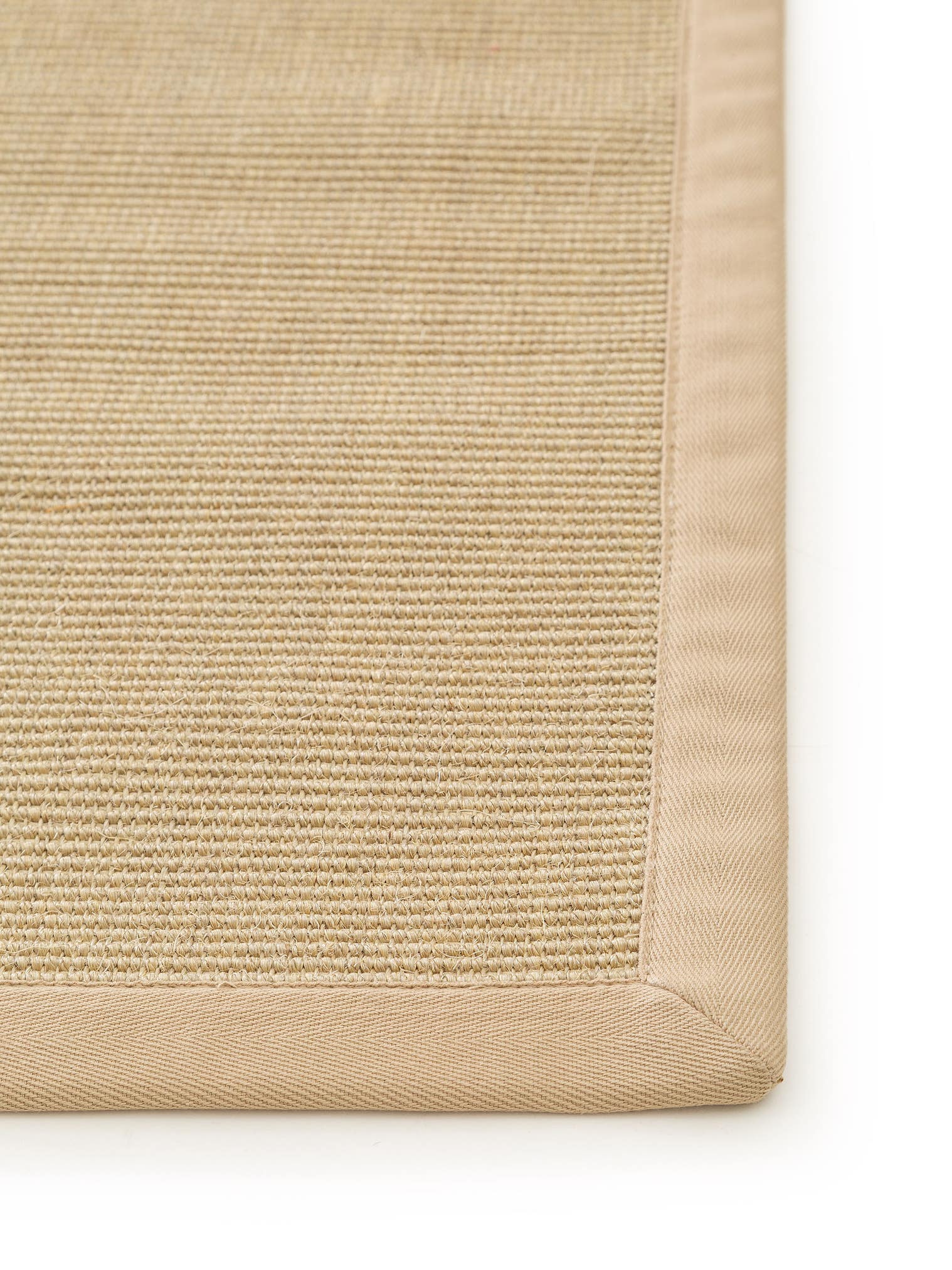 Teppich aus 100% Sisal in Beige mit bis 5 mm hohem Flor von benuta Nest