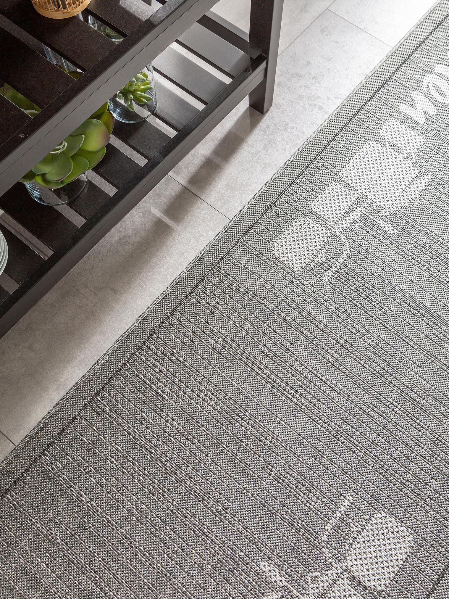 Teppich aus 100% Polypropylen in Grau mit bis 5 mm hohem Flor von benuta Nest