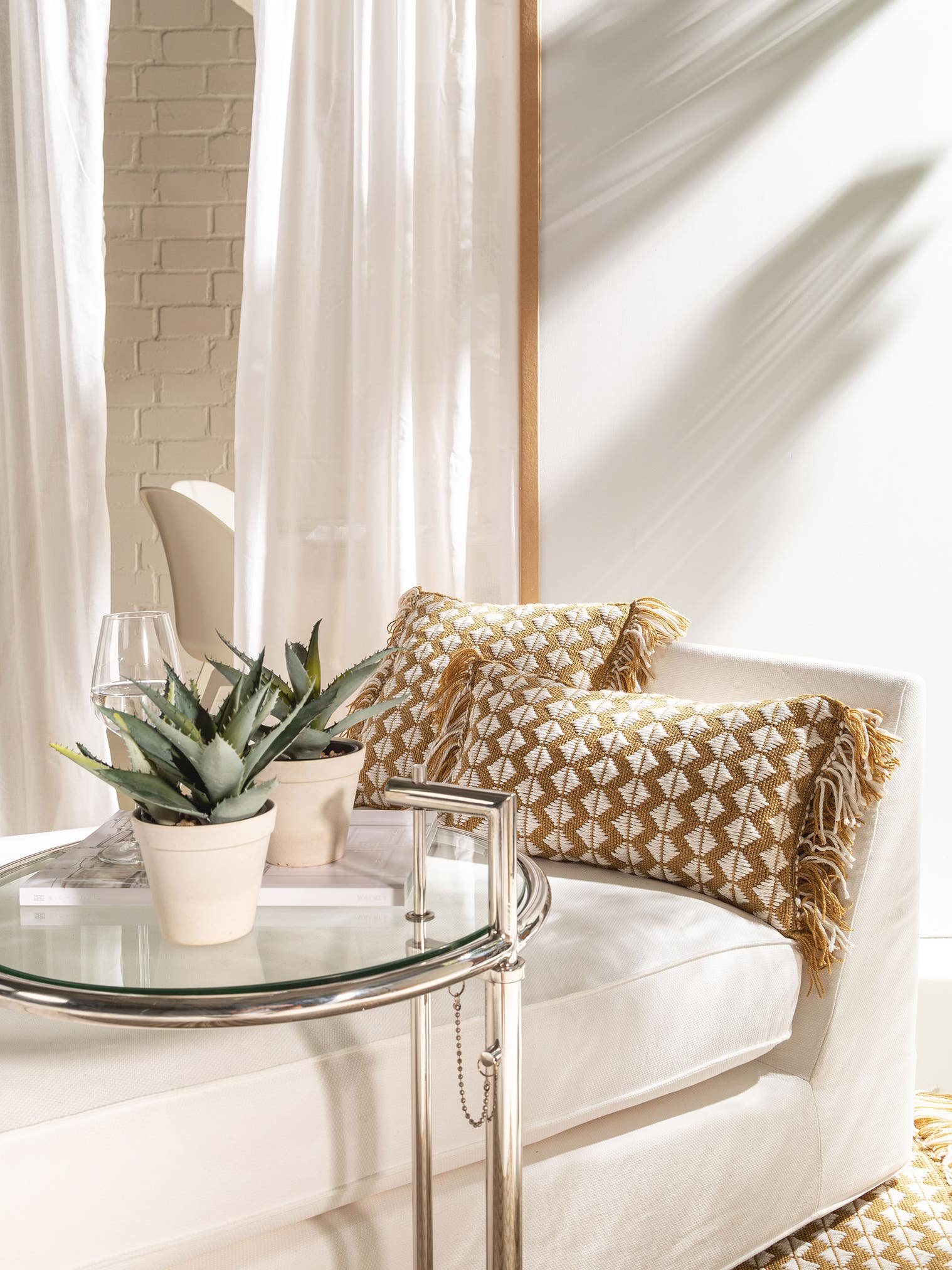 In- & Outdoor Kissen Morty Gelb im Design Geometrisch aus 100% Polyester (recyceltes PET) von benuta Pure