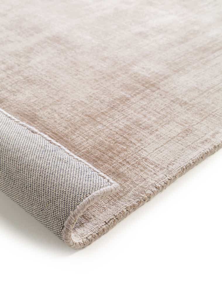 Rug made of 100% Viscose in Beige with a 6 - 10 mm high pile by benuta Finest