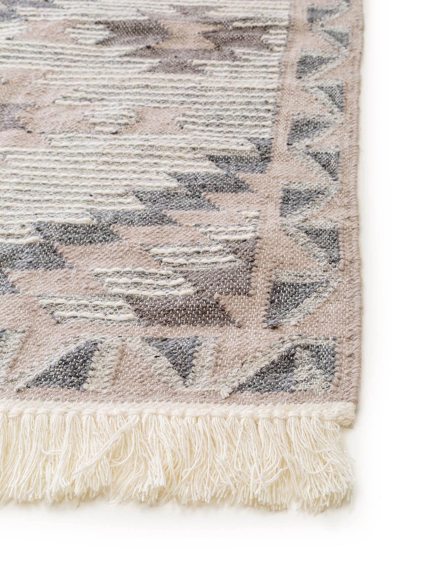 Teppich aus 70% Wolle, 30% Polyester in Grau mit bis 5 mm hohem Flor von benuta Pure