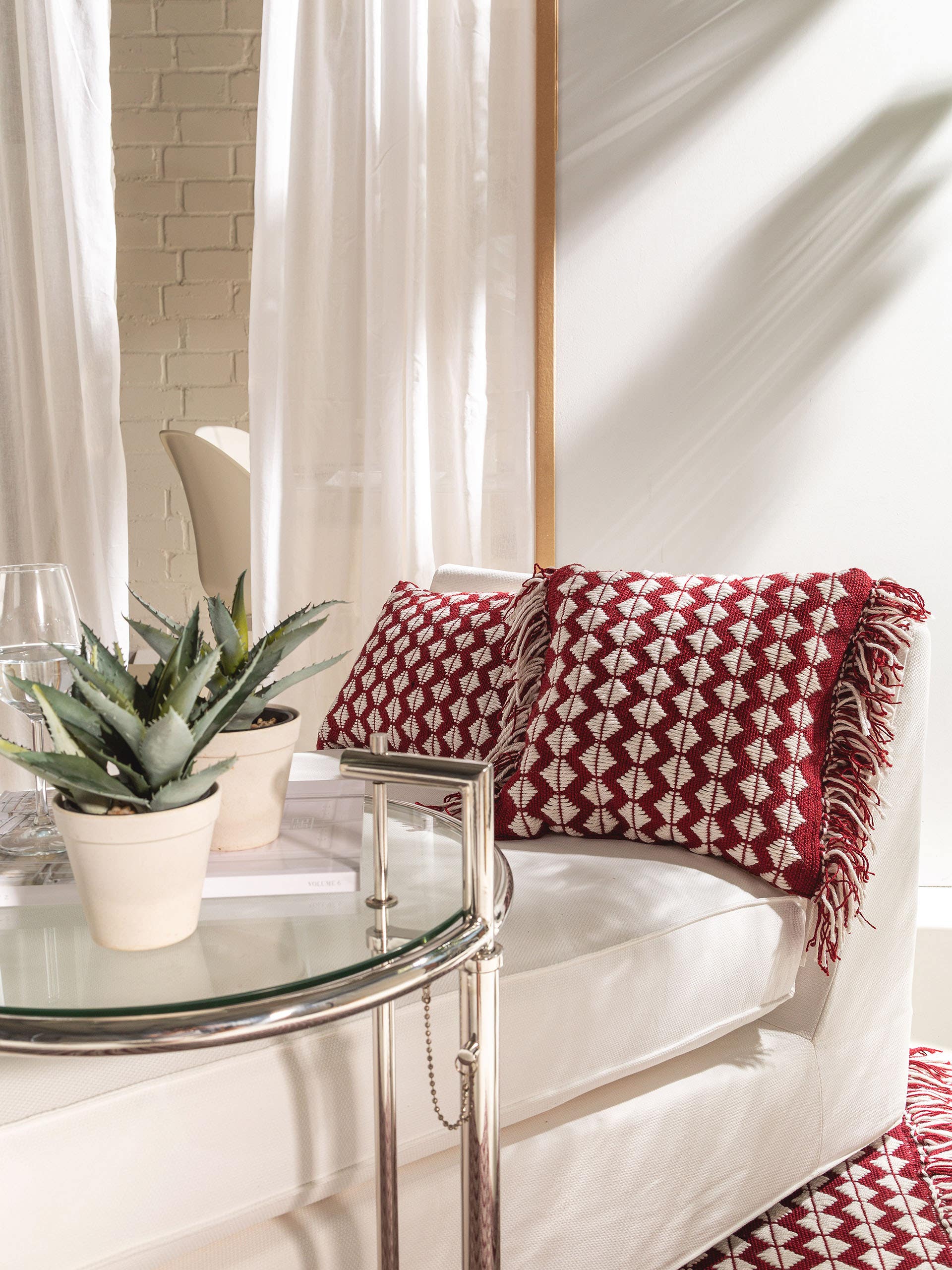 In- & Outdoor cushion Morty Red in Geometric design made of 100% Polyester (recycled PET) by benuta Pure