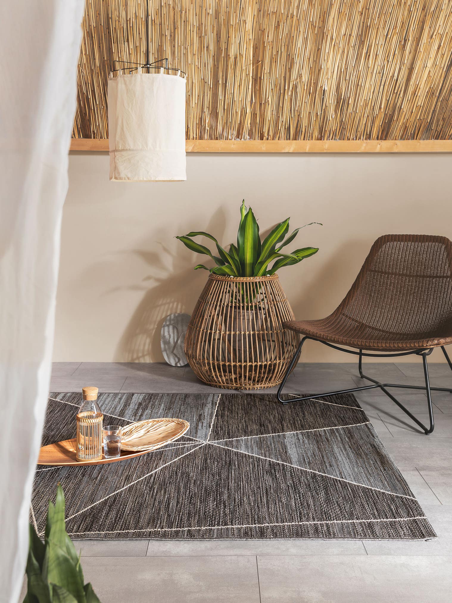 Teppich aus 100% Polypropylen in Grau mit bis 5 mm hohem Flor von benuta Nest