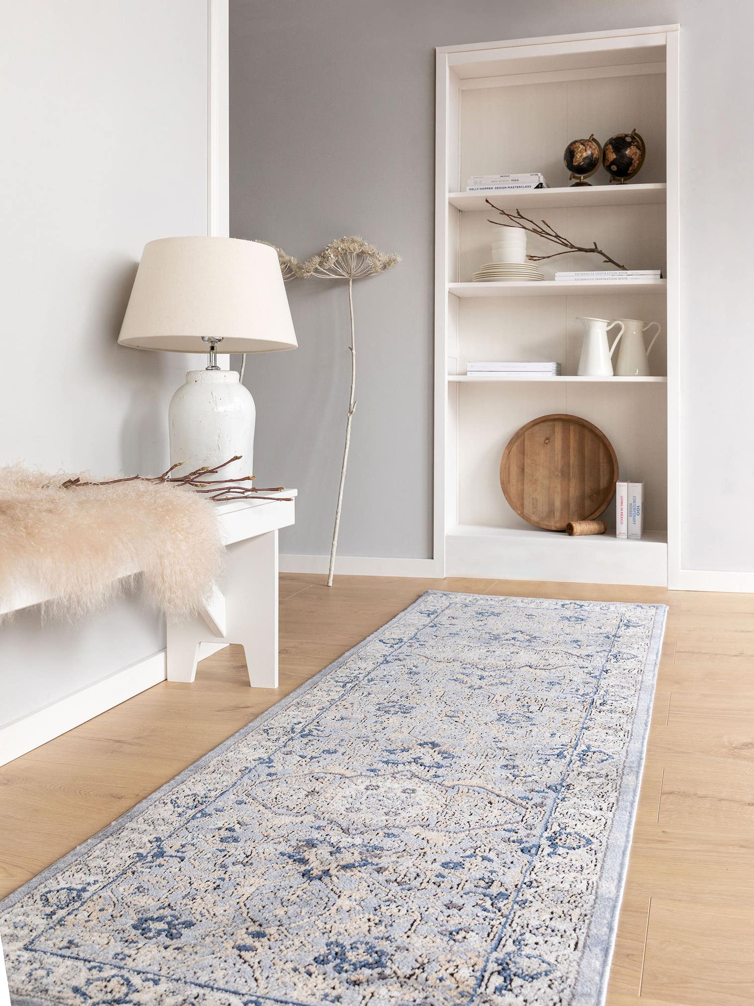 Teppich aus 70% Polyester, 30% Polypropylen in Grau mit 11 bis 20 mm hohem Flor von benuta Nest