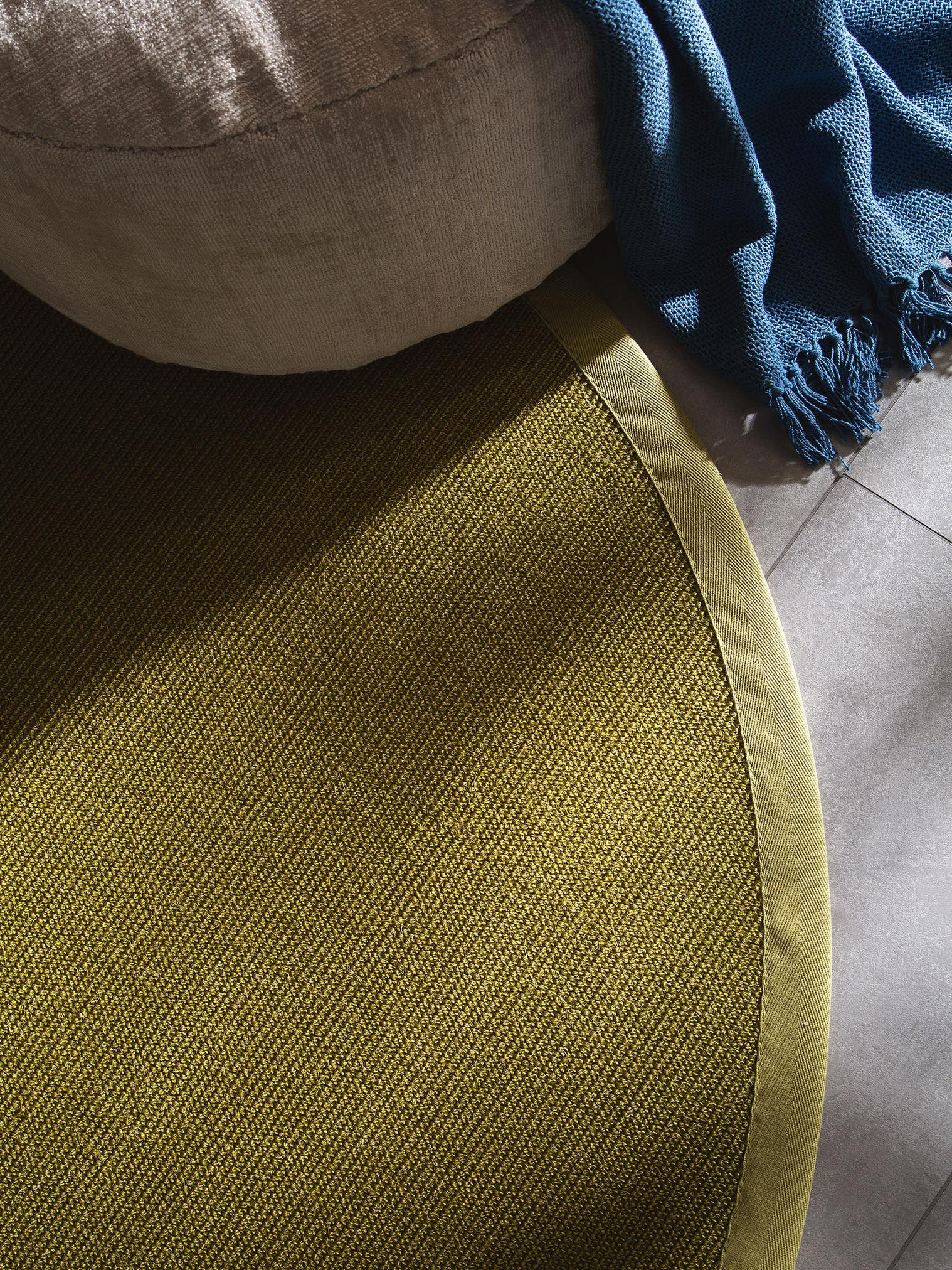 Teppich aus 100% Sisal in Grün mit bis 5 mm hohem Flor von benuta Nest