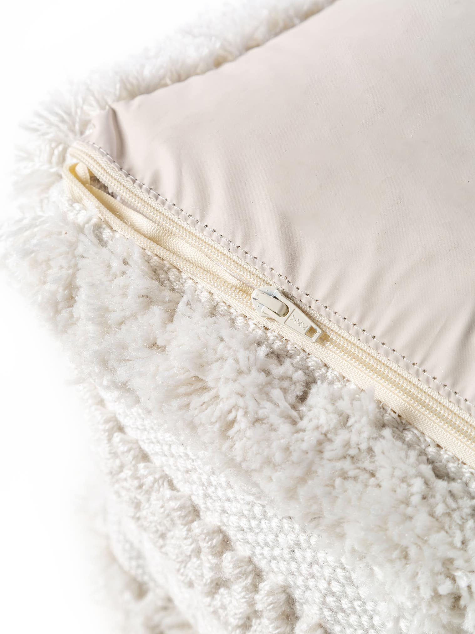 Pouf per interno ed esterno Toni Ivory in Berbero-ontwerp van 100% poliestere (riciclaggio PET) door benuta Pure