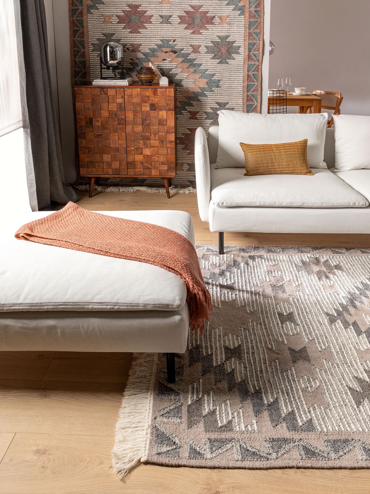 Teppich aus 70% Wolle, 30% Polyester in Grau mit bis 5 mm hohem Flor von benuta Pure