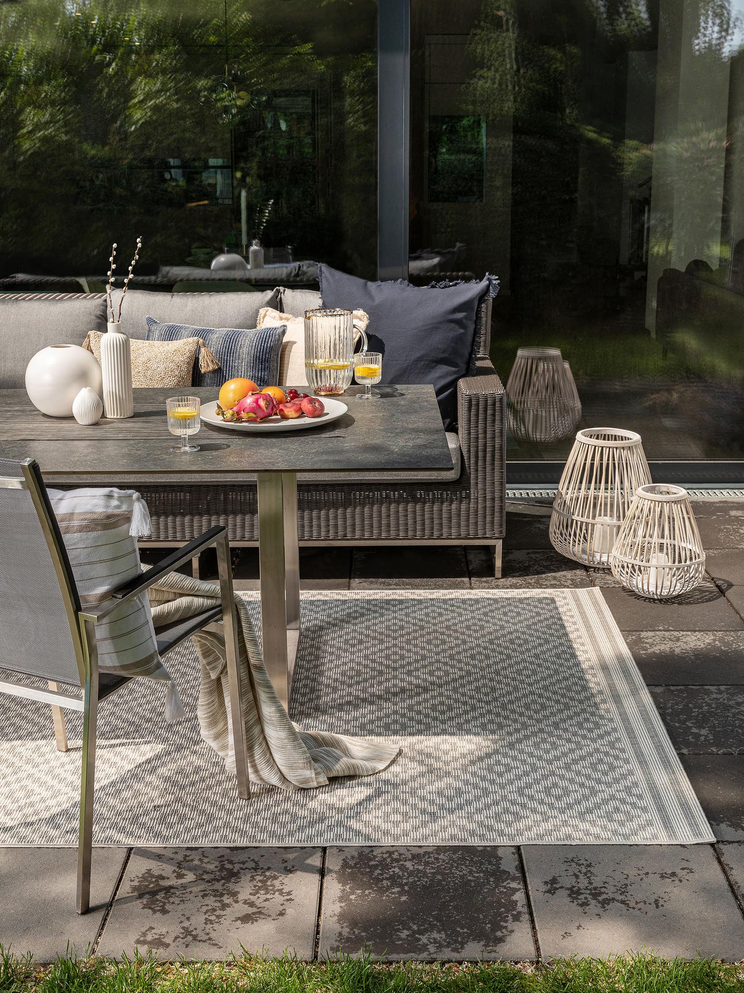 Teppich aus 100% Polypropylen in Grau mit 6 bis 10 mm hohem Flor von benuta Nest