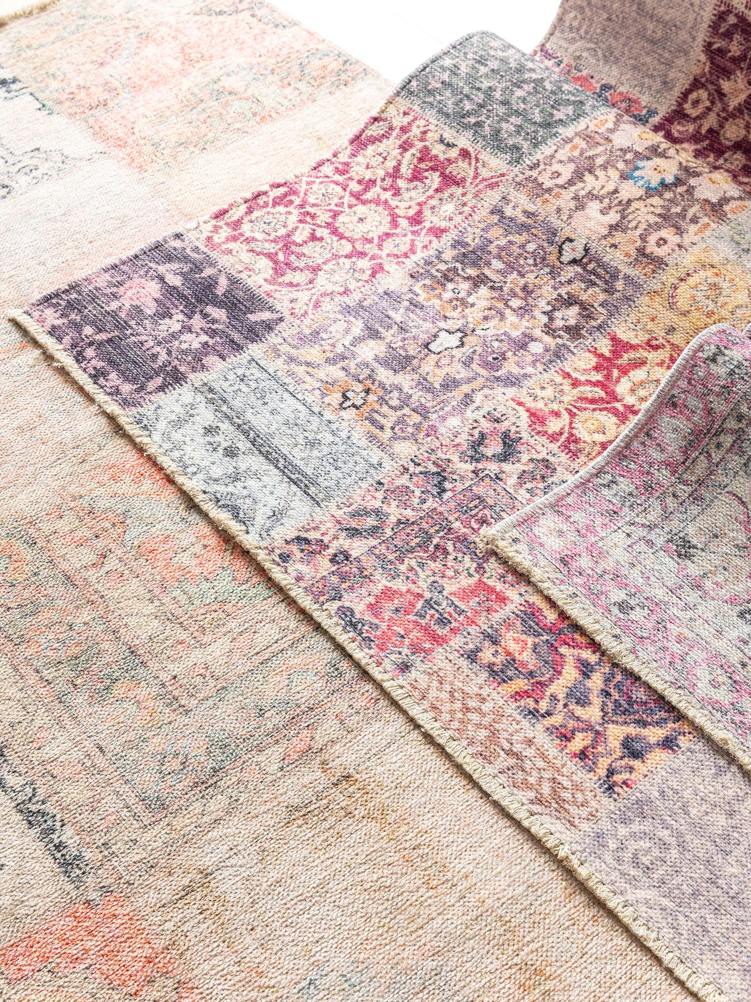 Teppich aus 36% Polyester, 29% Baumwolle, 22% Viskose, 8% Polyacryl, 5% Polyamid in Multicolor mit bis 5 mm hohem Flor von benuta