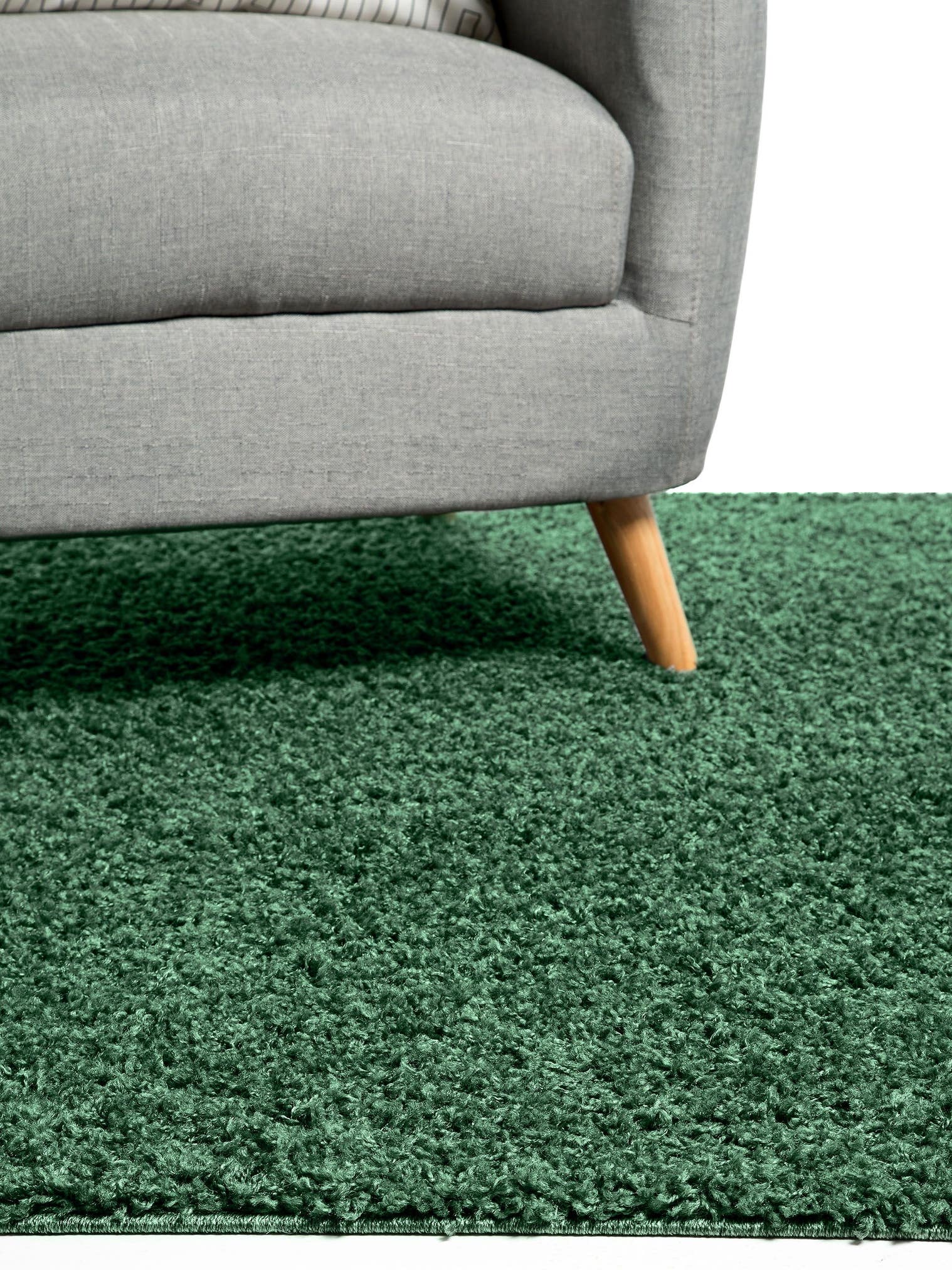 Rug made of 100% Polypropylene in Green with a 21 - 30 mm high pile by benuta