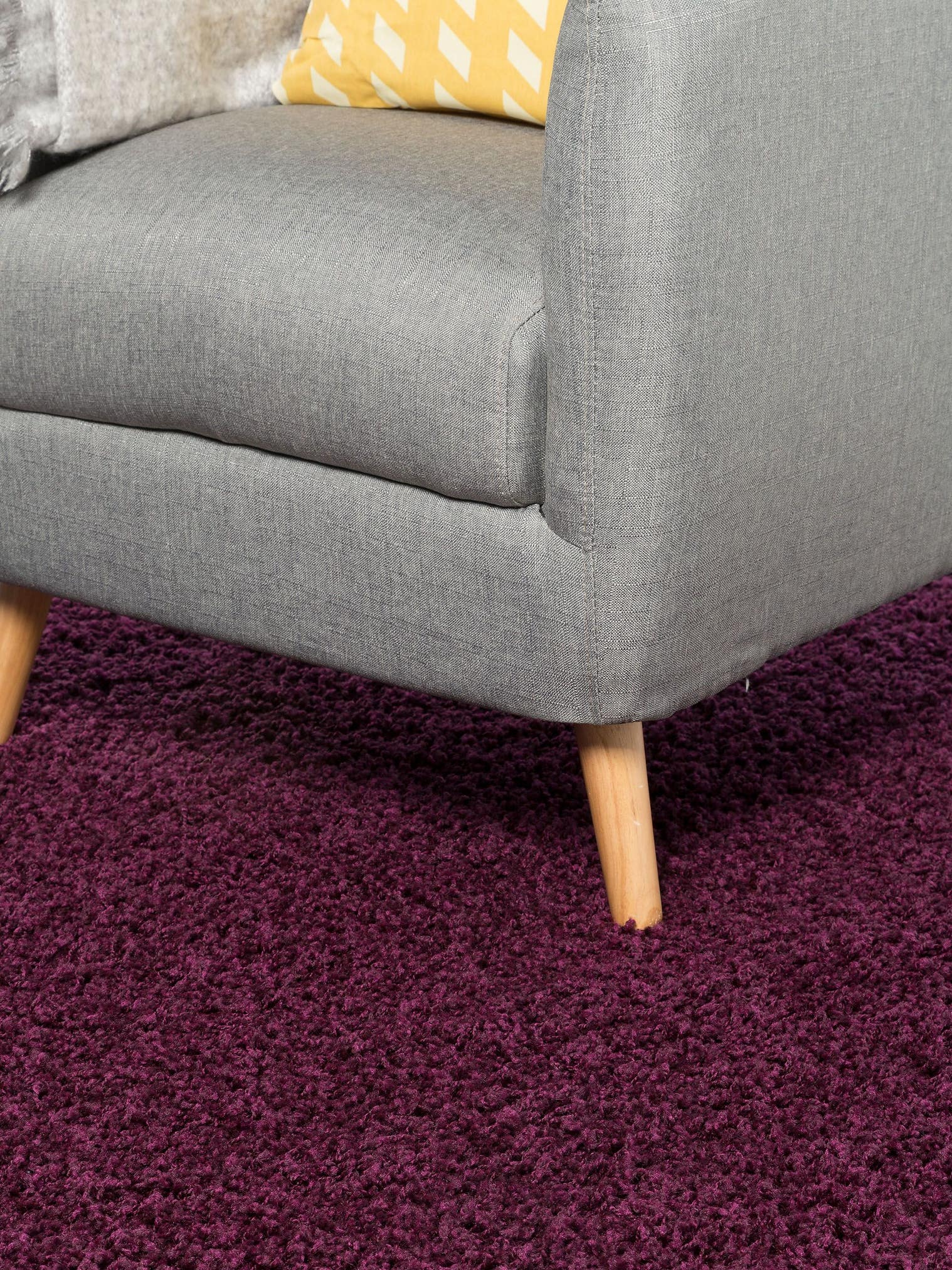 Tapijt van 100% Polypropyleen in Purper met een 21 - 30 mm hoge pool van benuta