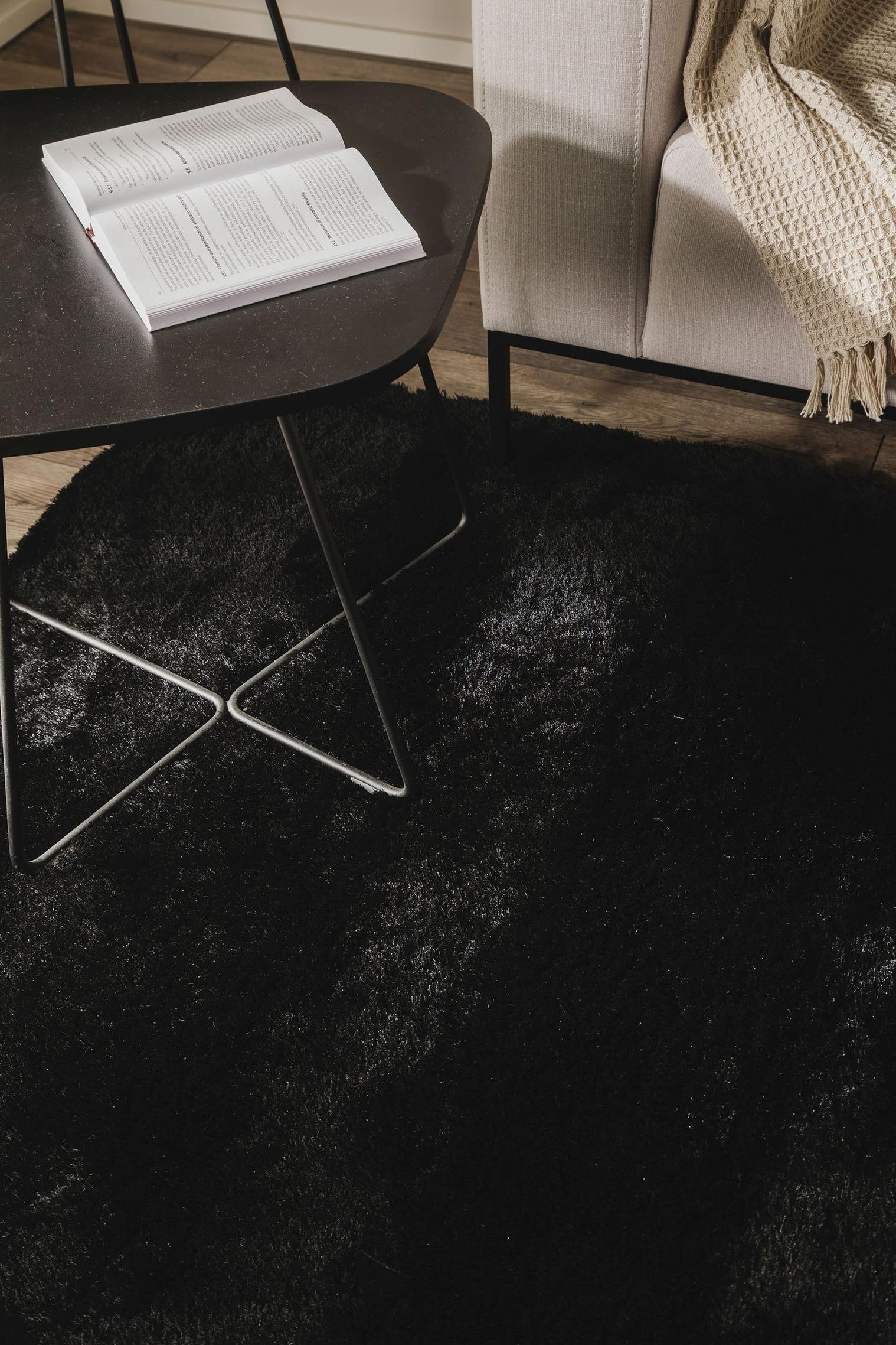 Rug made of 100% Polyester in Black with a 31 - 40 mm high pile by benuta Nest