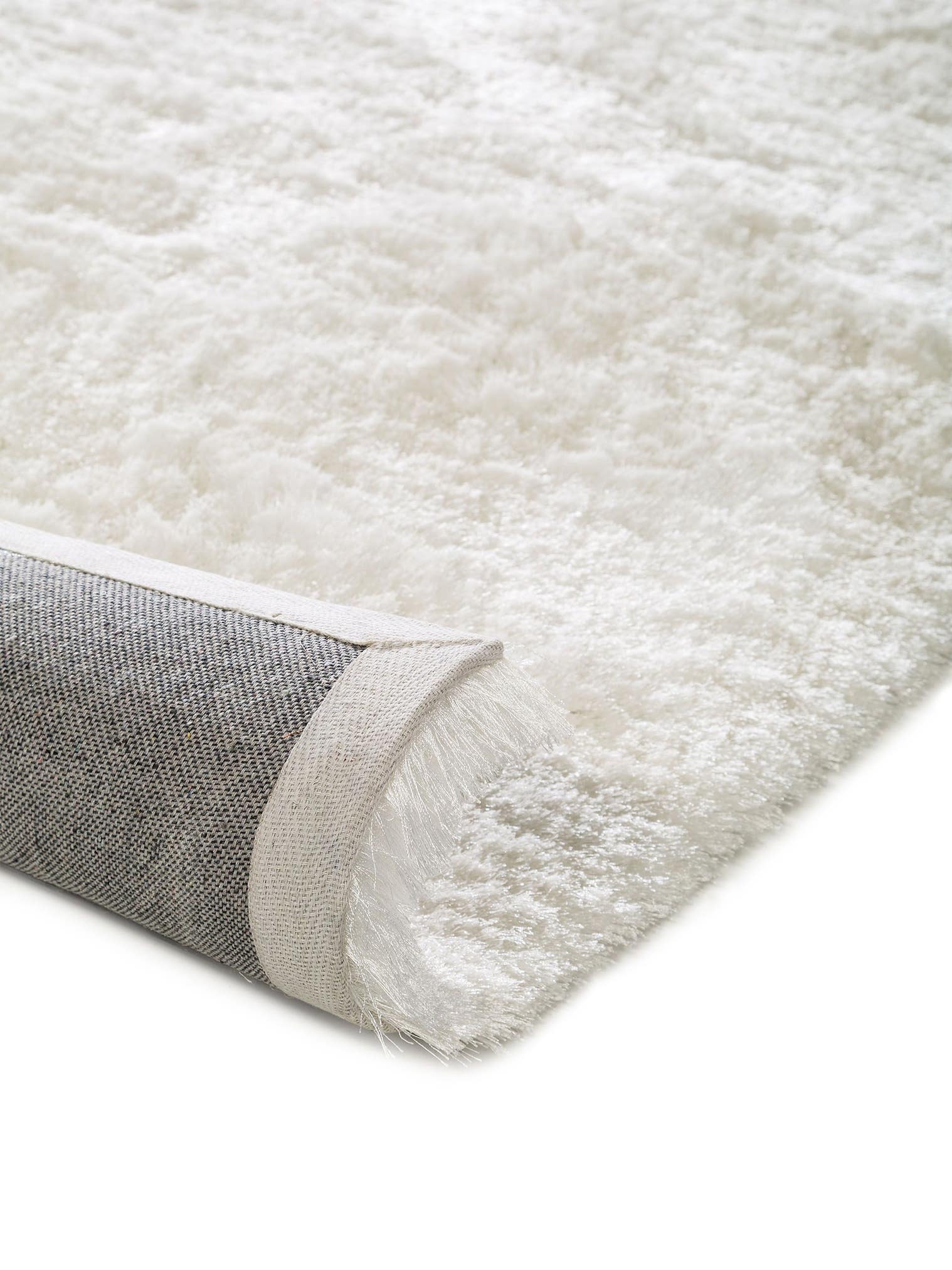 Tæppe af 100% Polyester i Hvid med 31 - 40 mm høj luv fra benuta Nest