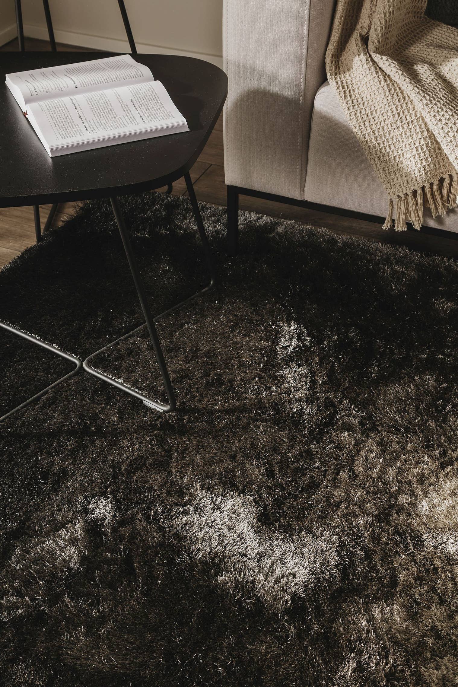 Teppich aus 100% Polyester in Grau mit 31 bis 40 mm hohem Flor von benuta Nest