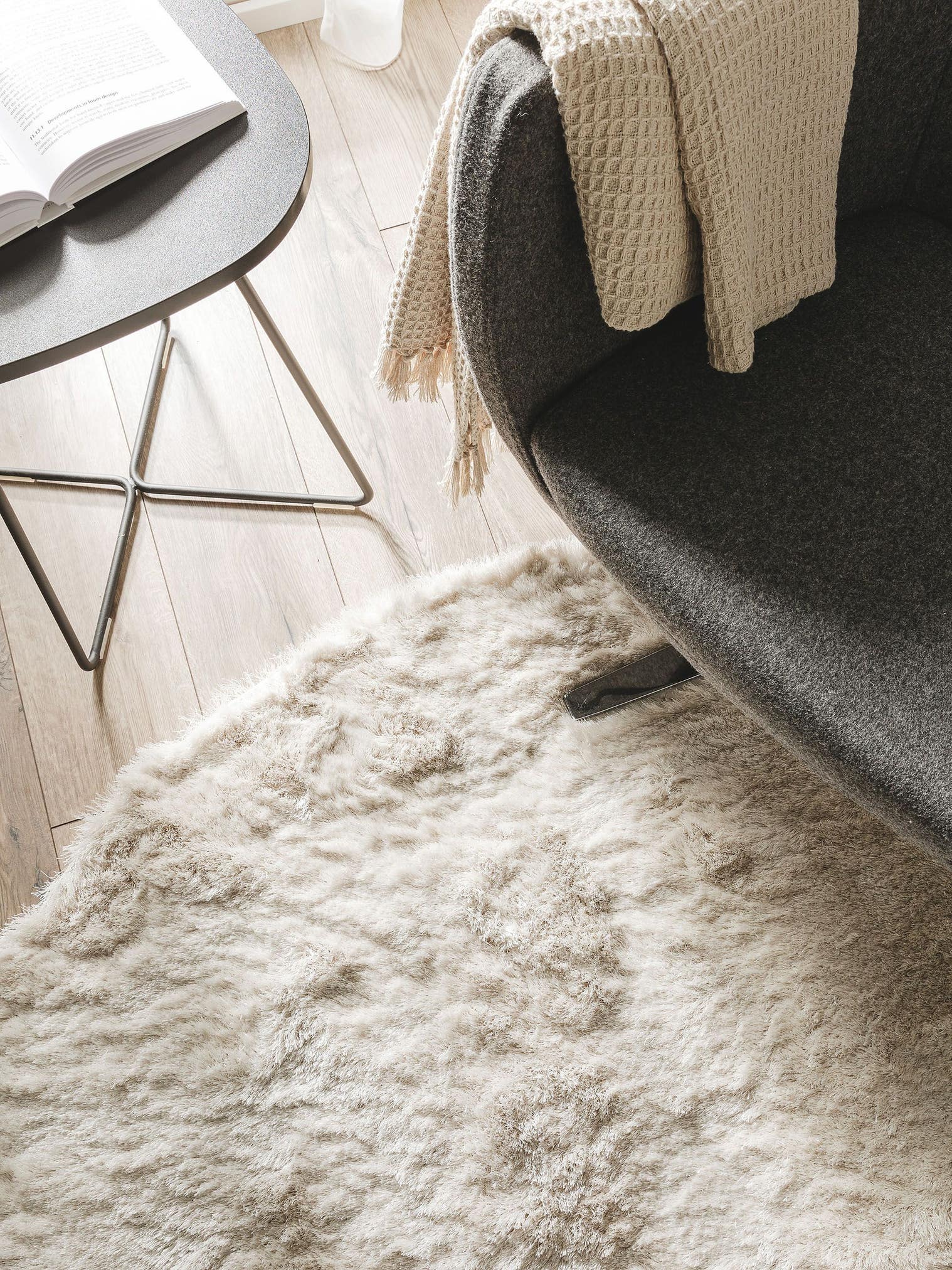 Matta av 100% Polyester i Beige med 31 - 40 mm hög lugg från benuta Nest