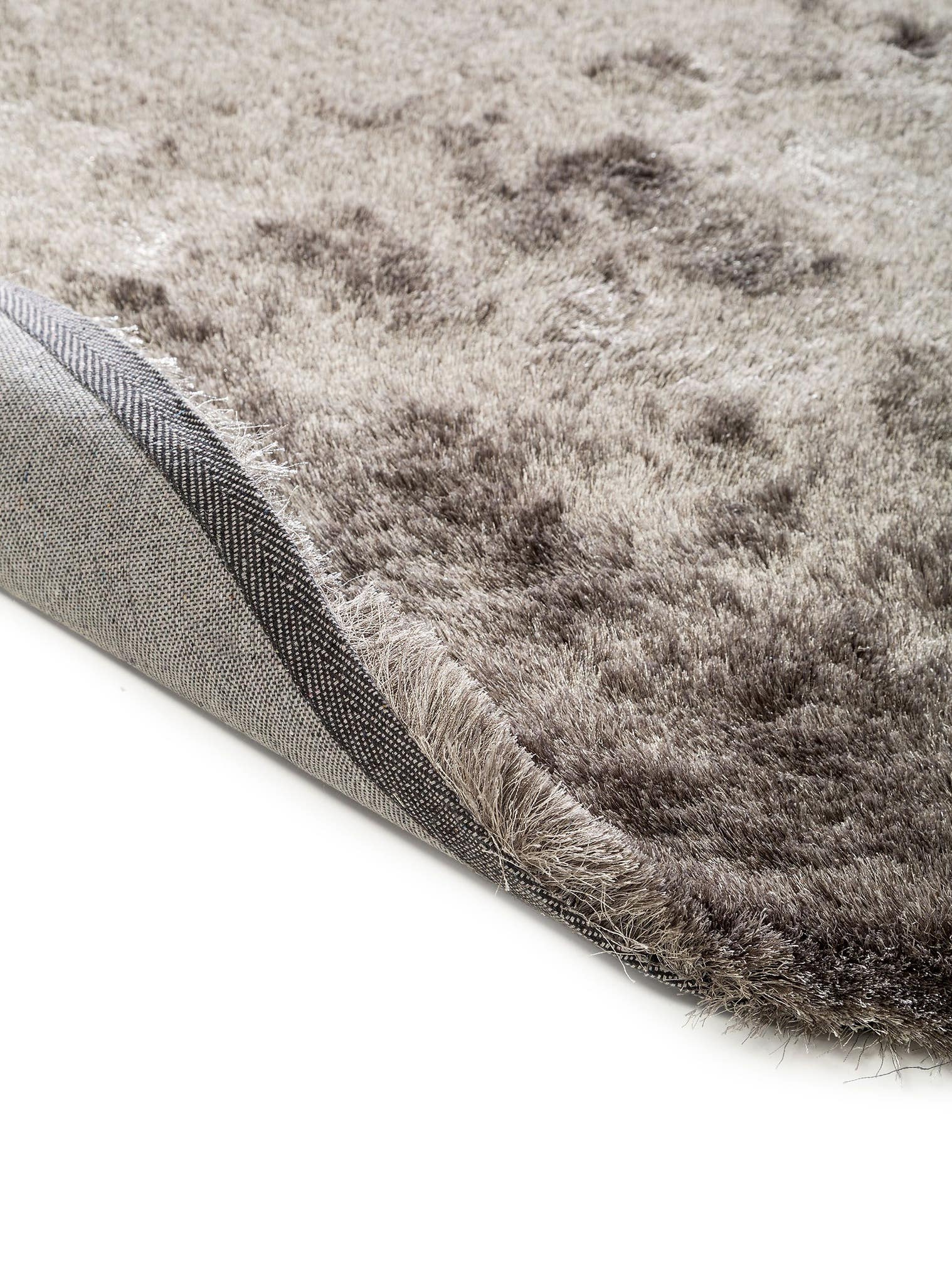 Matta av 100% Polyester i Grå med 31 - 40 mm hög lugg från benuta Nest