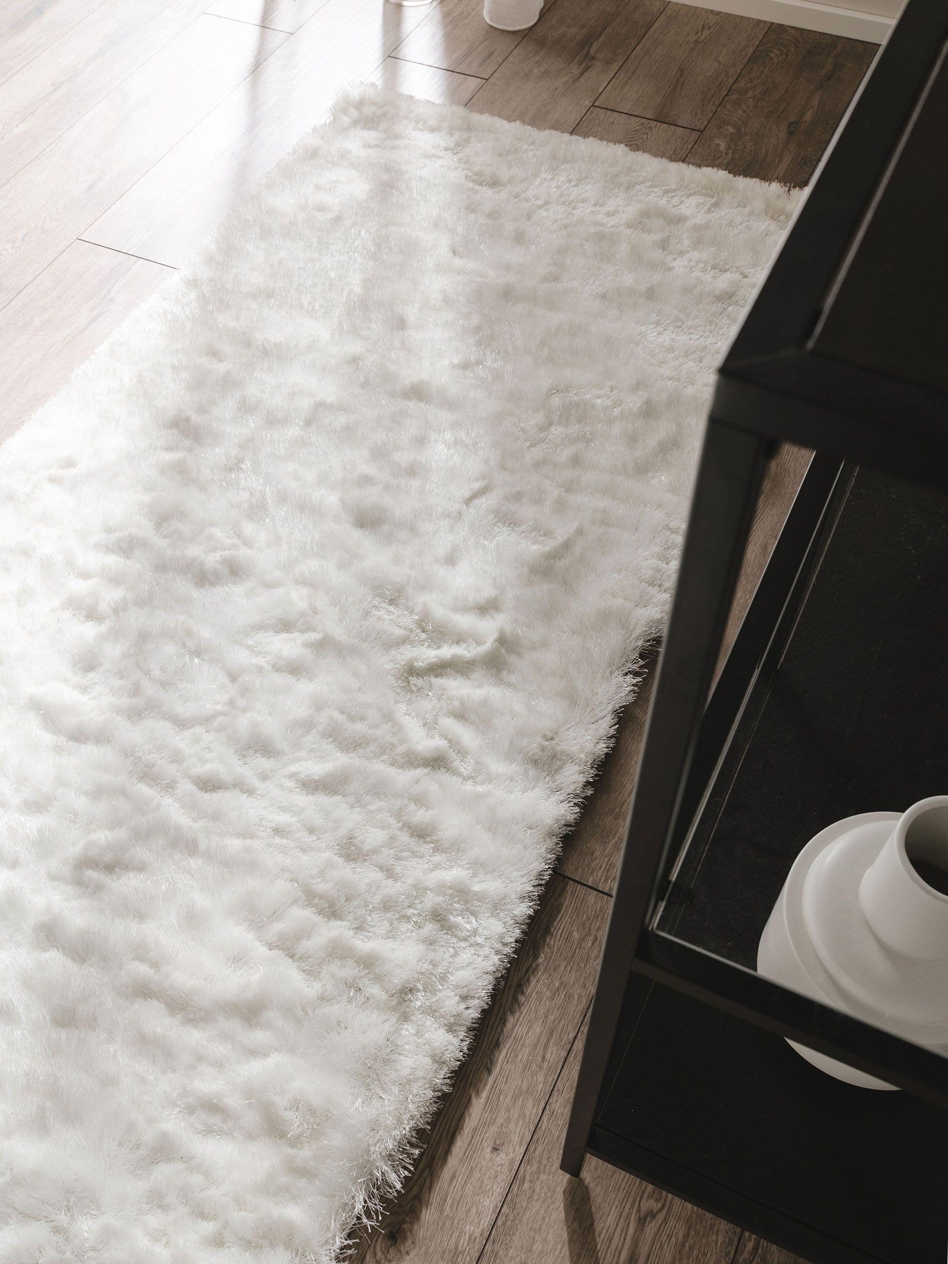 Rug made of 100% Polyester in White with a 31 - 40 mm high pile by benuta Nest
