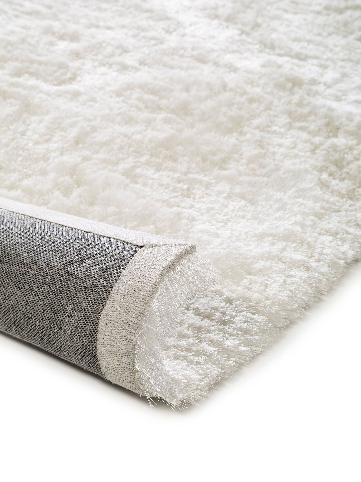 Teppich aus 100% Polyester in Weiß mit 31 bis 40 mm hohem Flor von benuta Nest
