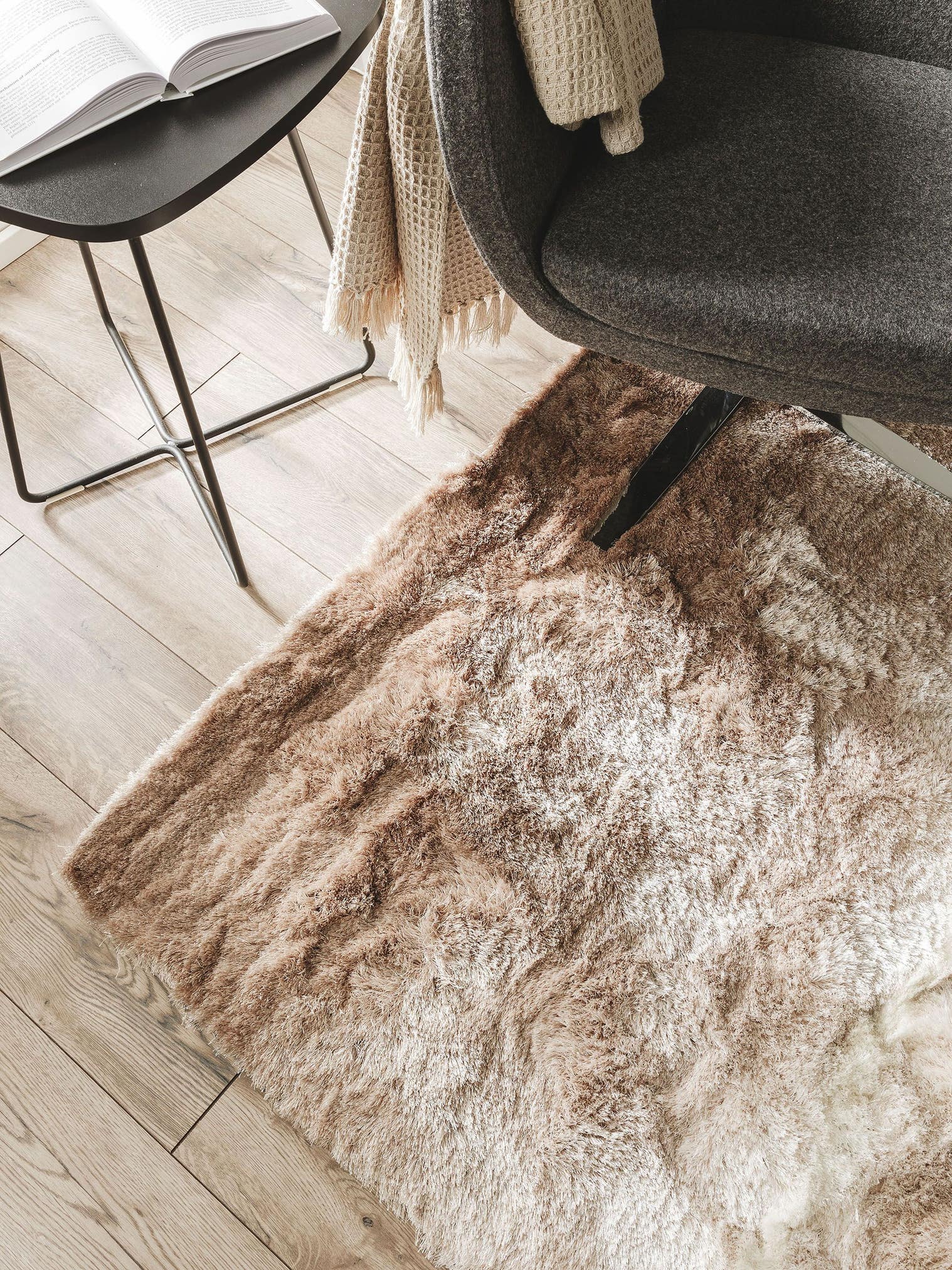 Teppich aus 100% Polyester in Beige mit 31 bis 40 mm hohem Flor von benuta Nest