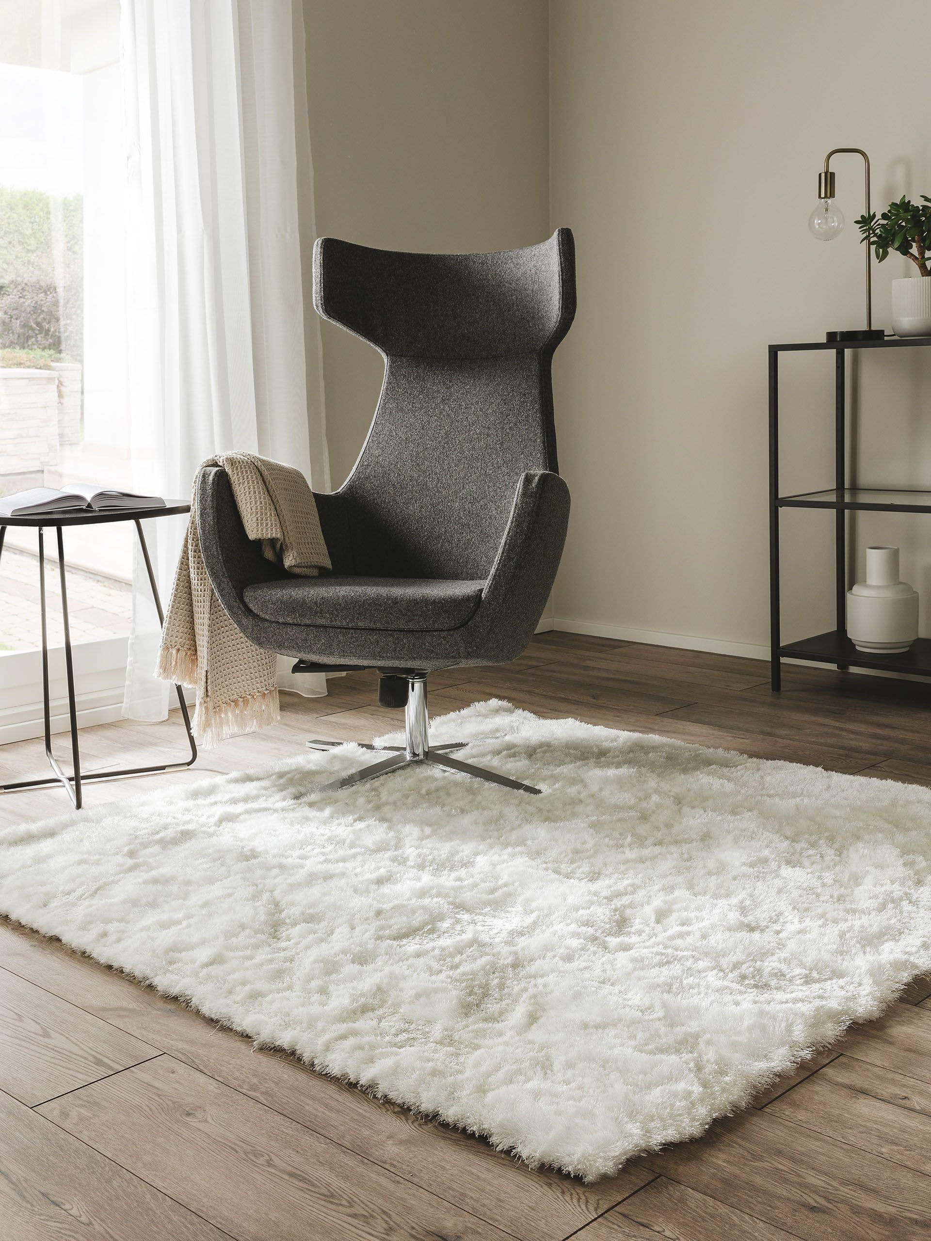 Tapijt van 100% Polyester in Wit met een 31 - 40 mm hoge pool van benuta Nest