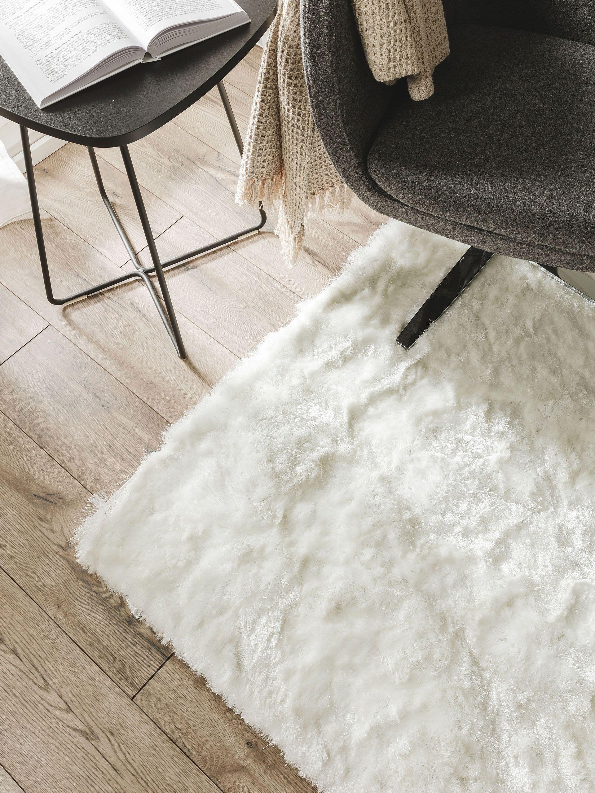 Tapijt van 100% Polyester in Wit met een 31 - 40 mm hoge pool van benuta Nest