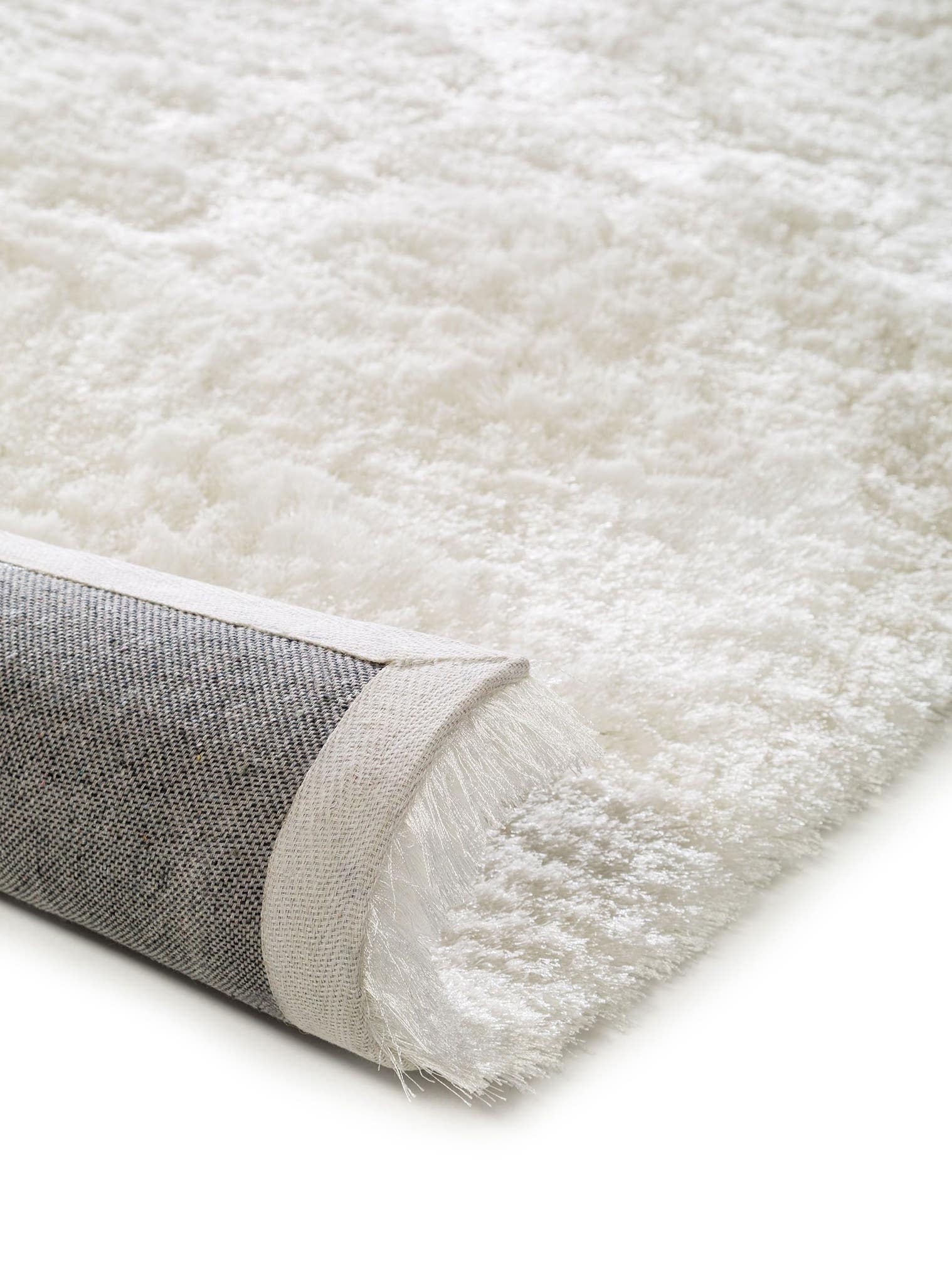 Teppich aus 100% Polyester in Weiß mit 31 bis 40 mm hohem Flor von benuta Nest