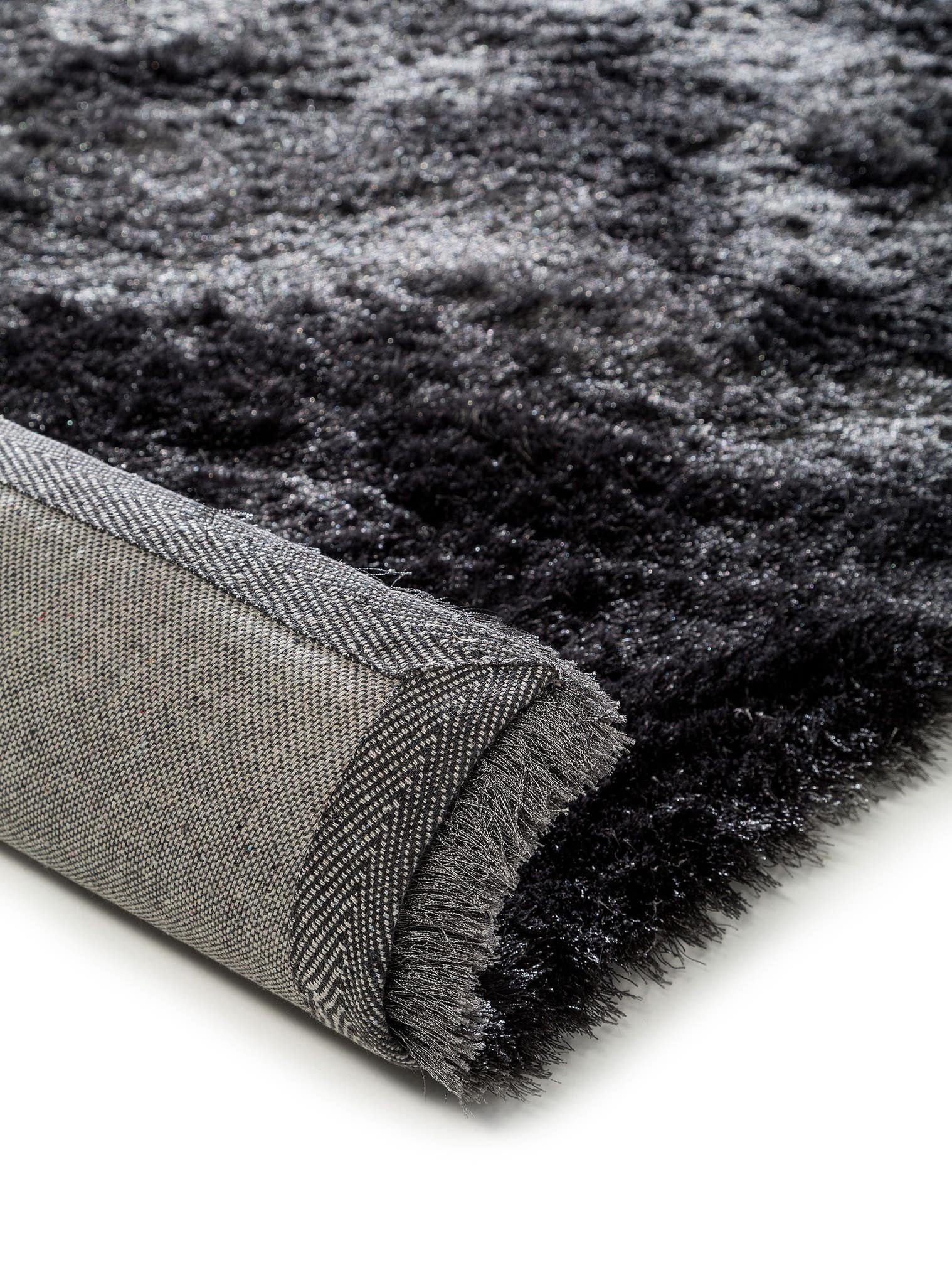 Tapijt van 100% Polyester in Grijs met een 31 - 40 mm hoge pool van benuta Nest
