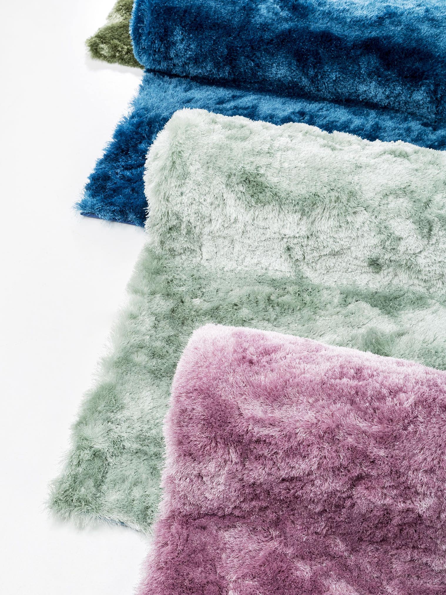 Rug made of 100% Polyester in Blue with a 31 - 40 mm high pile by benuta Nest