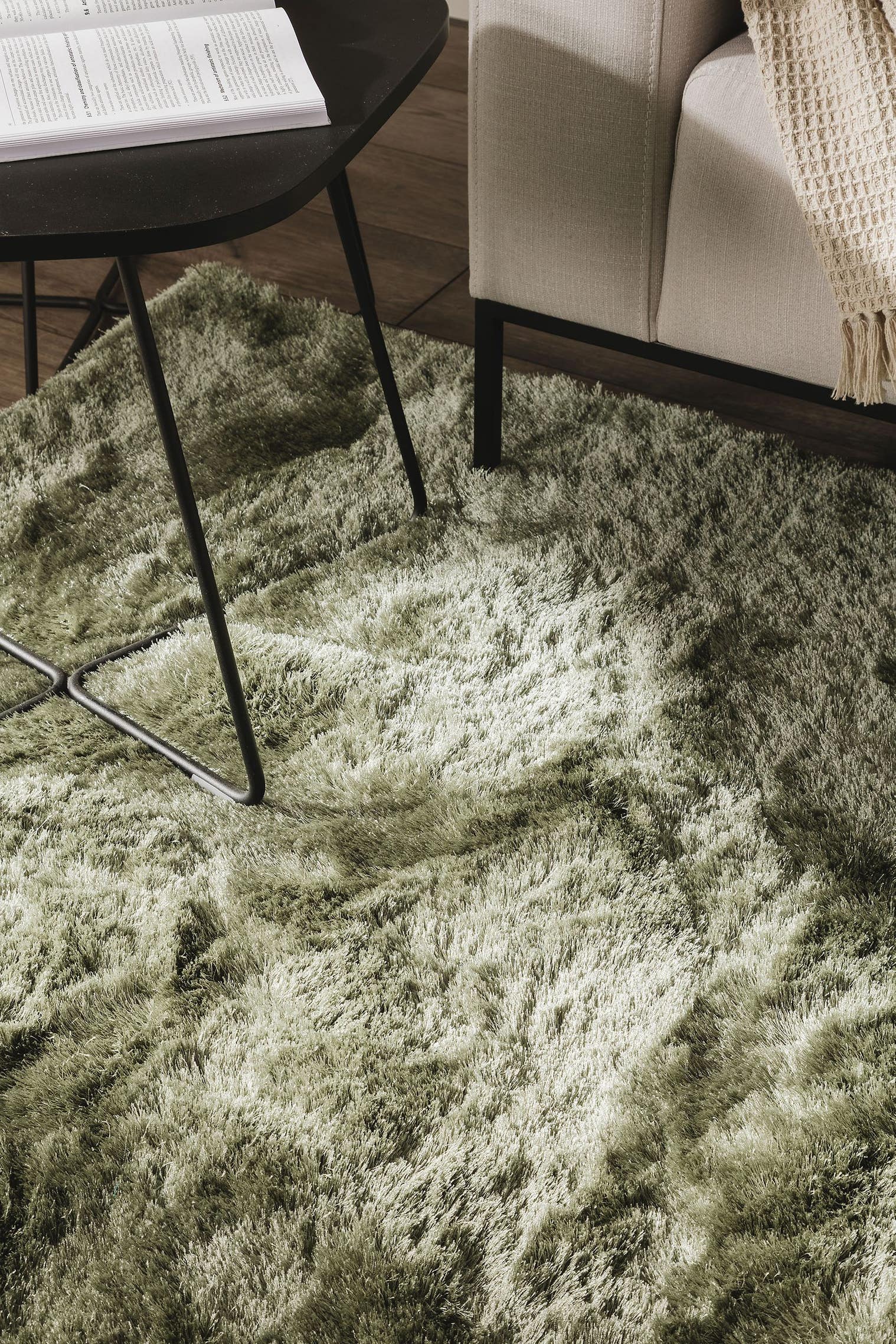 Teppich aus 100% Polyester in Grün mit 31 bis 40 mm hohem Flor von benuta Nest