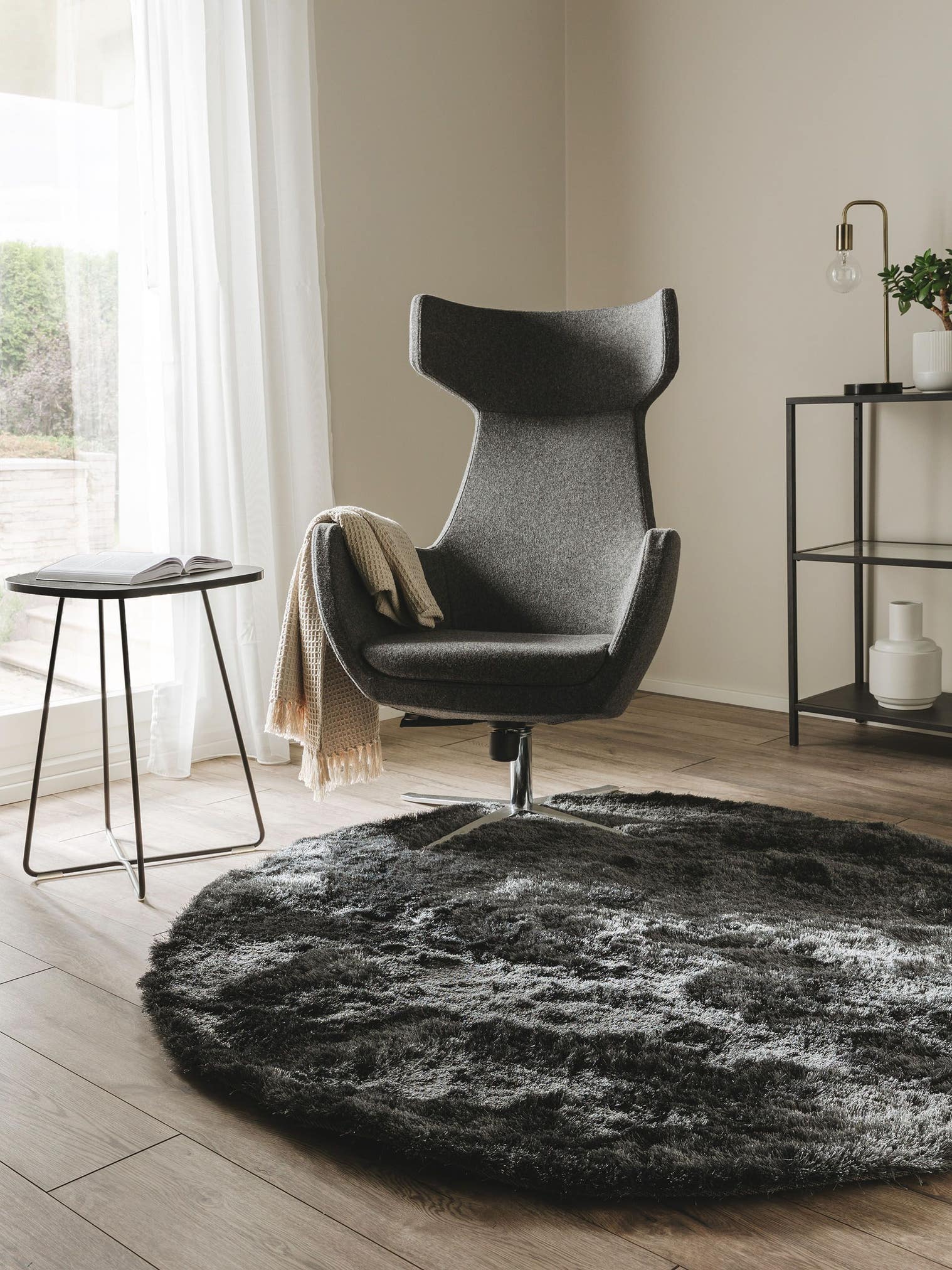 Teppich aus 100% Polyester in Grau mit 31 bis 40 mm hohem Flor von benuta Nest