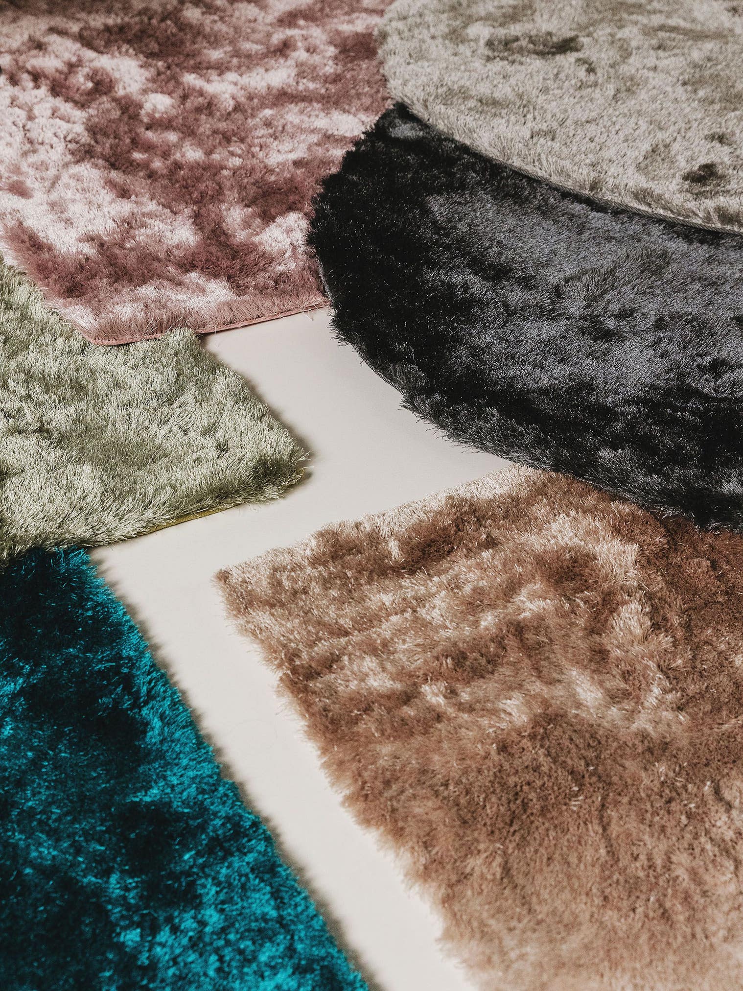 Teppich aus 100% Polyester in Grau mit 31 bis 40 mm hohem Flor von benuta Nest