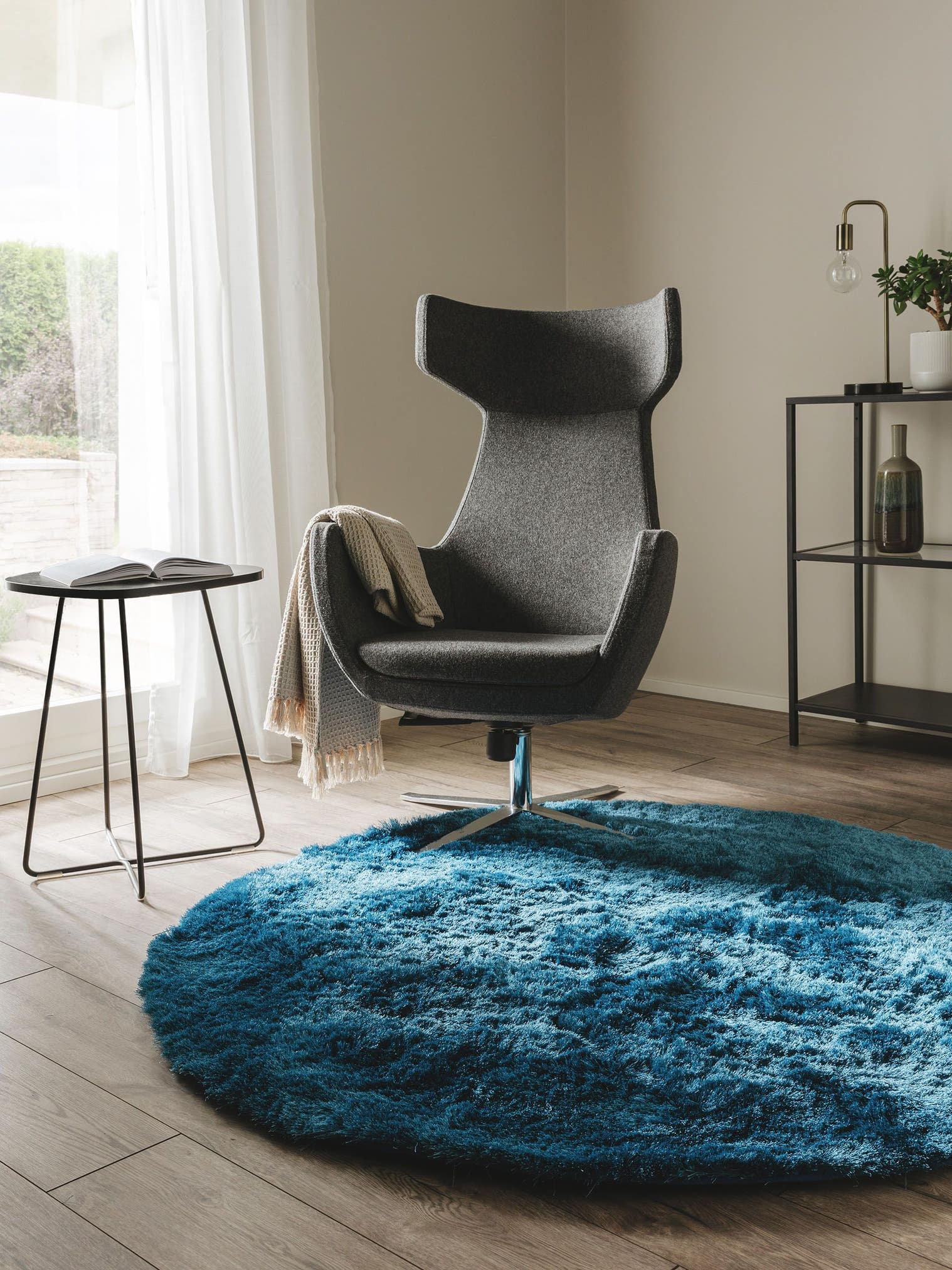Matta av 100% Polyester i Blå med 31 - 40 mm hög lugg från benuta Nest