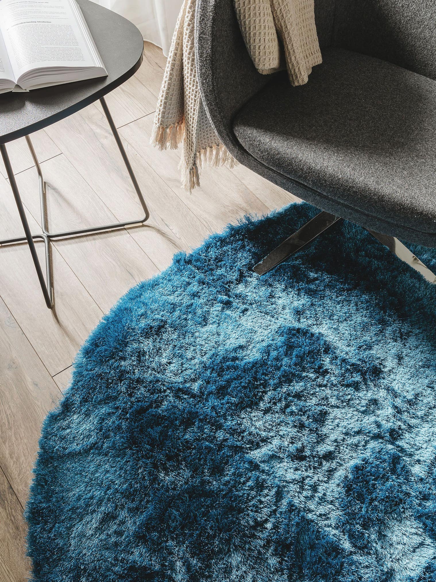 Matta av 100% Polyester i Blå med 31 - 40 mm hög lugg från benuta Nest