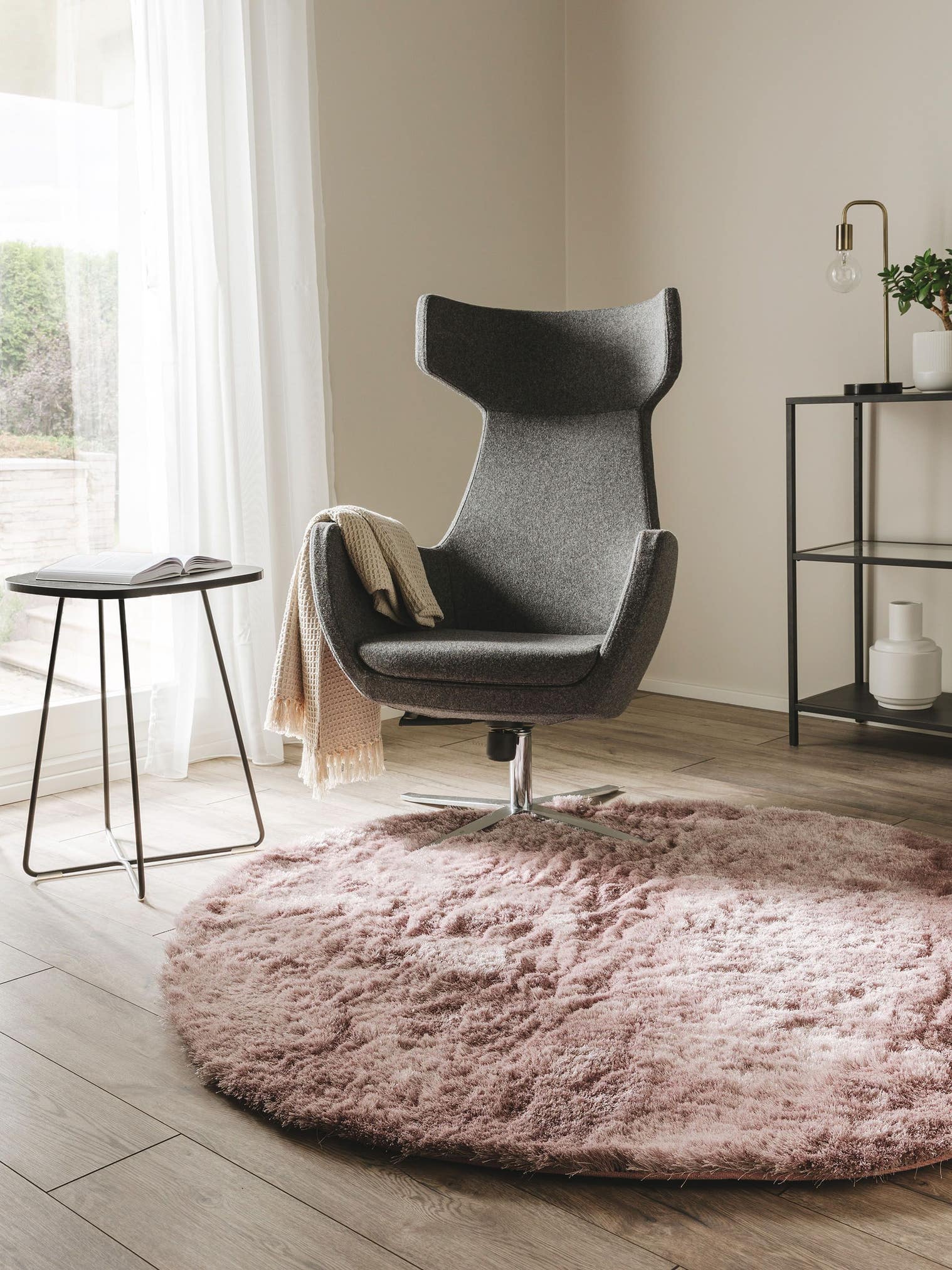 Rug made of 100% Polyester in Pink with a 31 - 40 mm high pile by benuta Nest