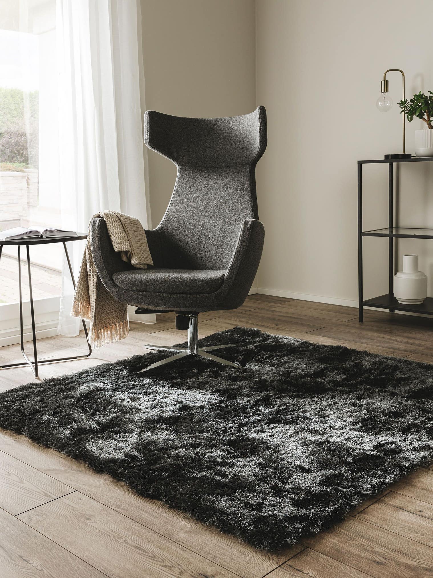 Teppich aus 100% Polyester in Grau mit 31 bis 40 mm hohem Flor von benuta Nest