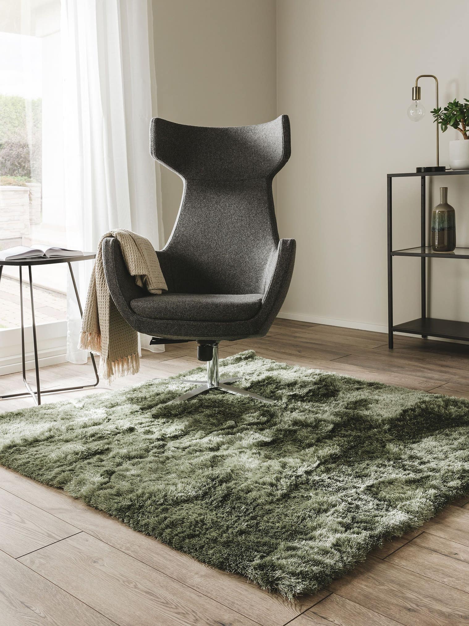 Teppich aus 100% Polyester in Grün mit 31 bis 40 mm hohem Flor von benuta Nest