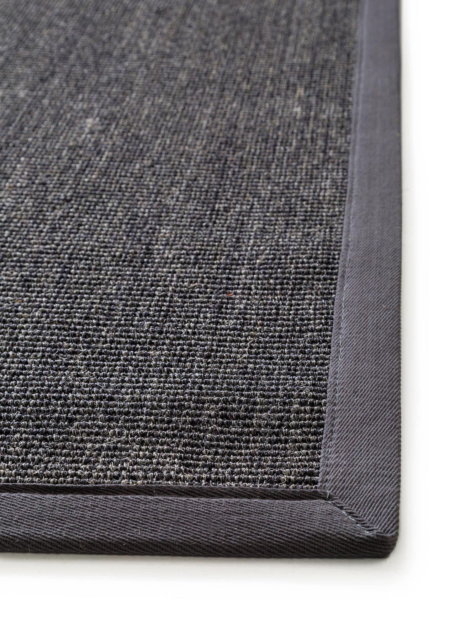Teppich aus 100% Sisal in Grau mit 6 bis 10 mm hohem Flor von benuta