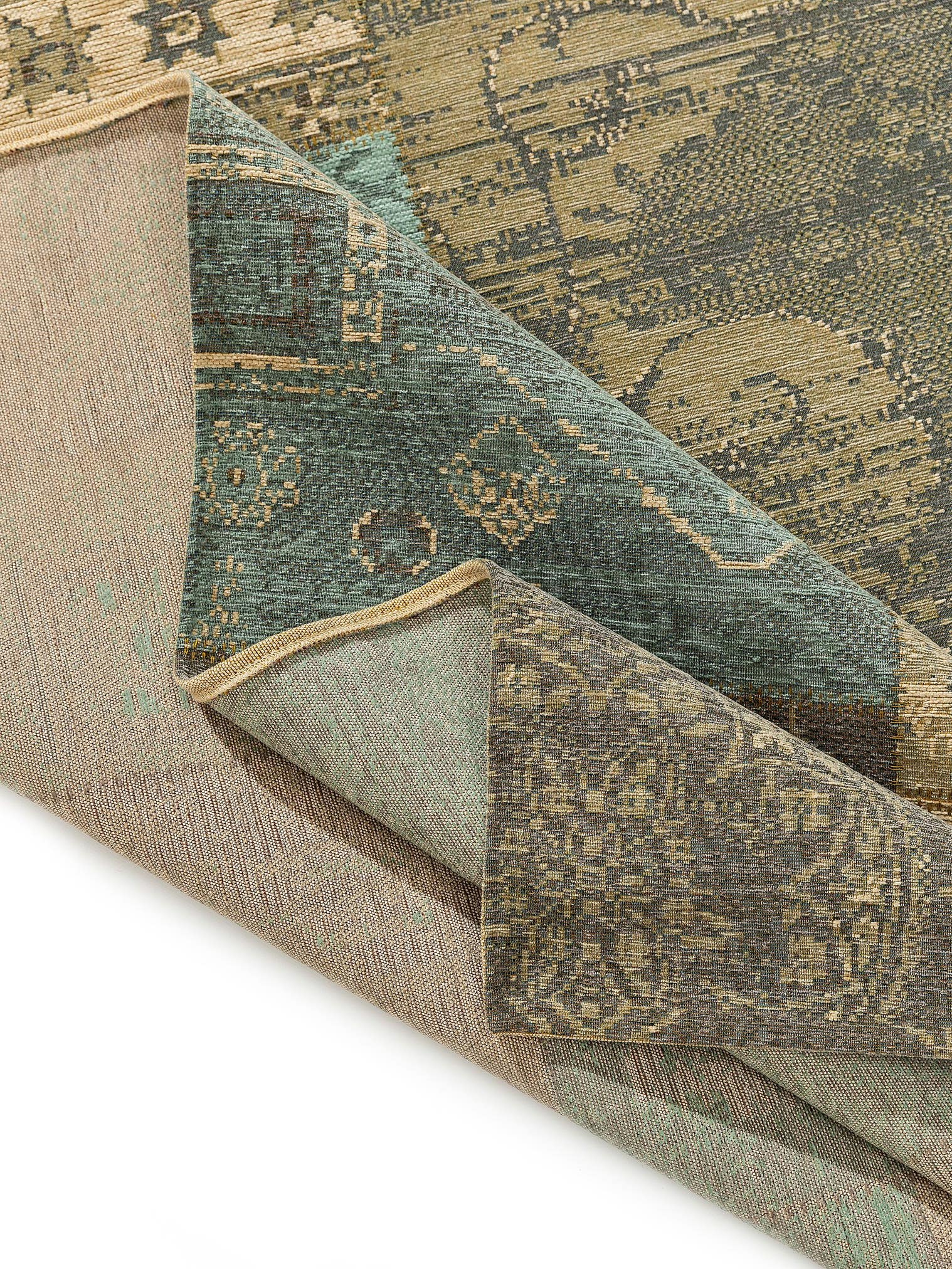 Teppich aus 55% Polyacryl, 27% Polyester, 17% Baumwolle, 1% Latex in Braun mit bis 5 mm hohem Flor von benuta