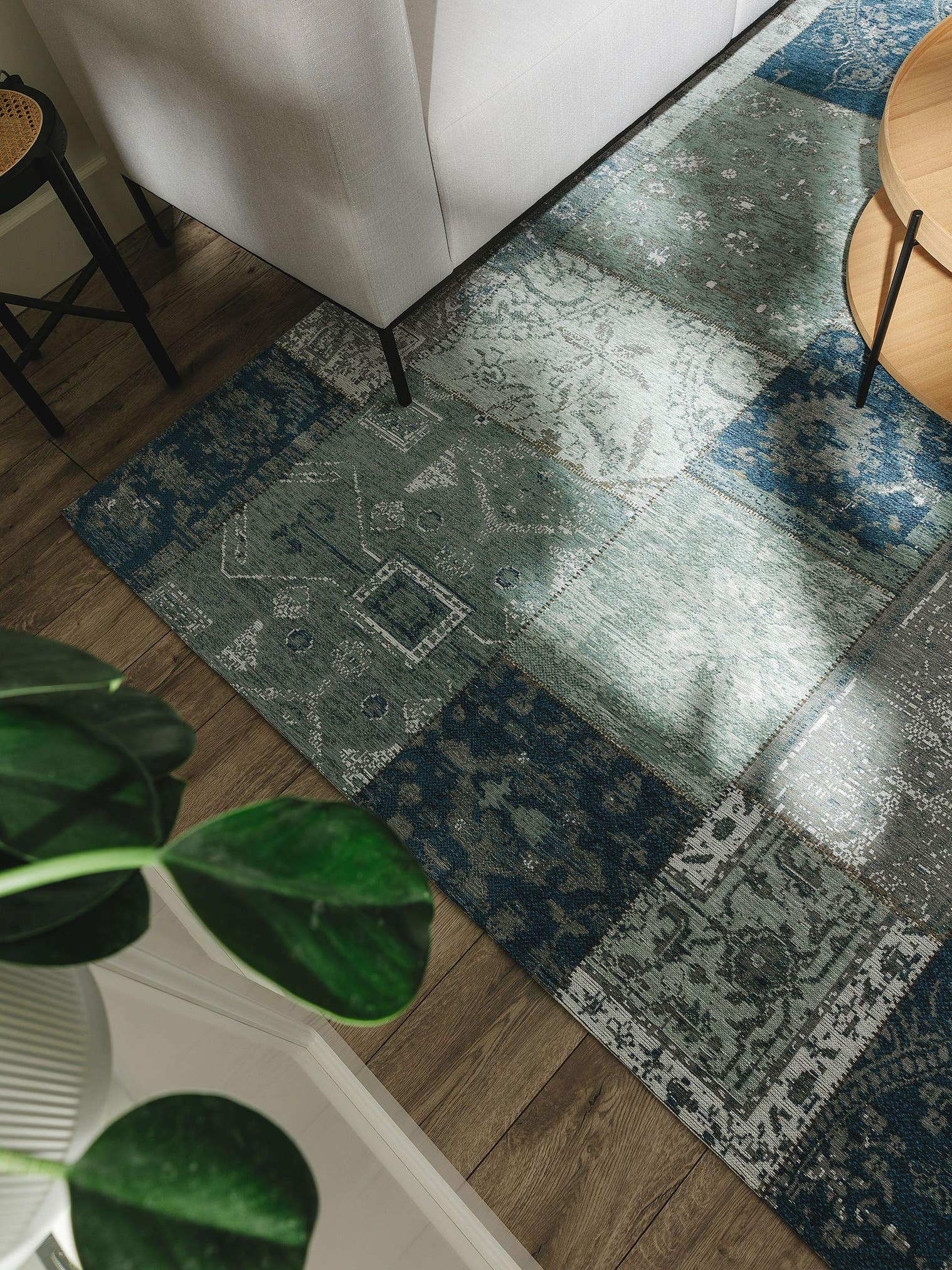 Teppich aus 55% Polyacryl, 27% Polyester, 17% Baumwolle, 1% Latex in Blau mit bis 5 mm hohem Flor von benuta