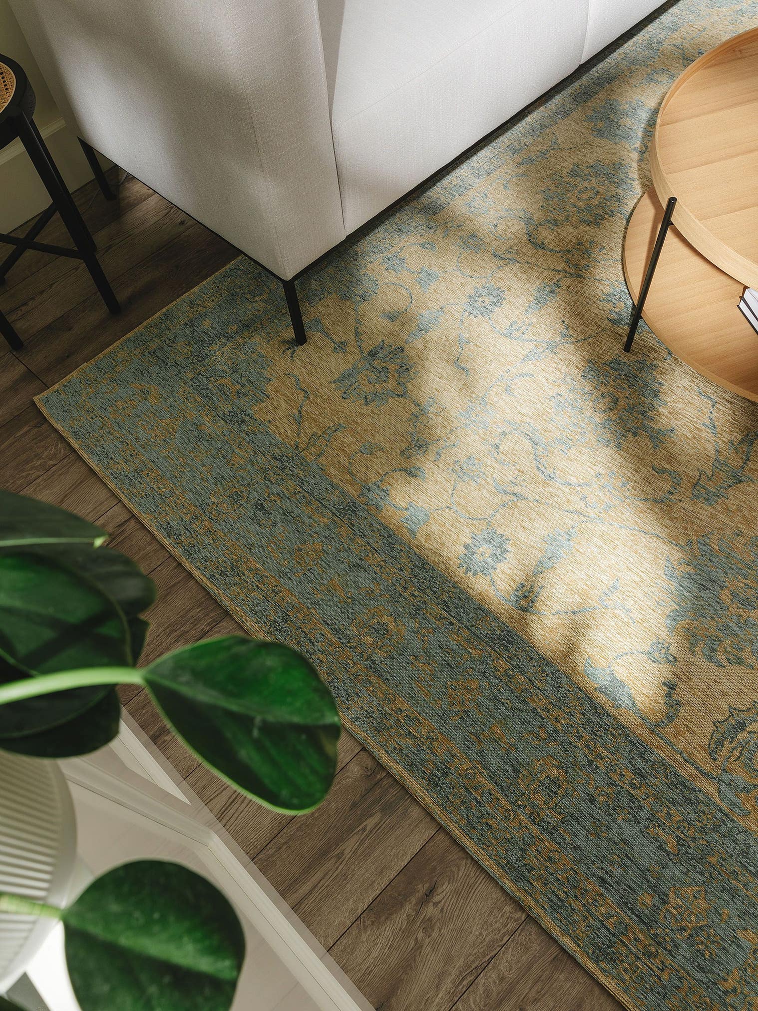 Teppich aus 55% Polyacryl, 27% Polyester, 17% Baumwolle, 1% Latex in Blau mit bis 5 mm hohem Flor von benuta Nest