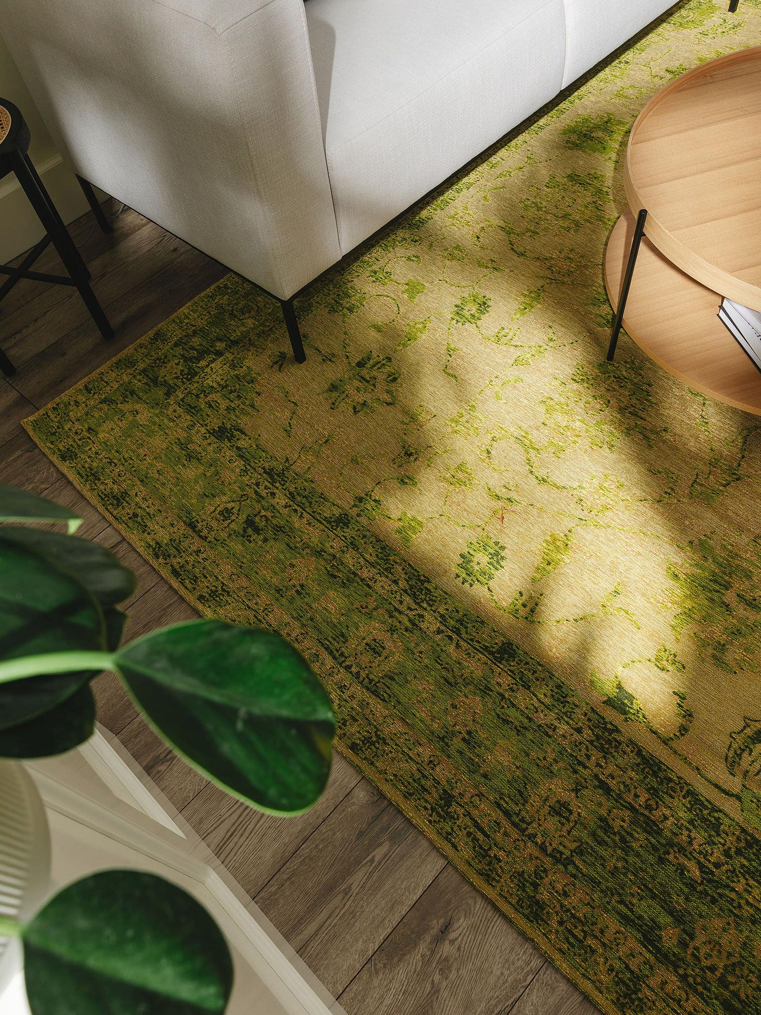 Rug made of 55% Polyacrylics, 27% Polyester, 17% Cotton, 1% Latex in Green with a 1- 5 mm high pile by benuta Nest