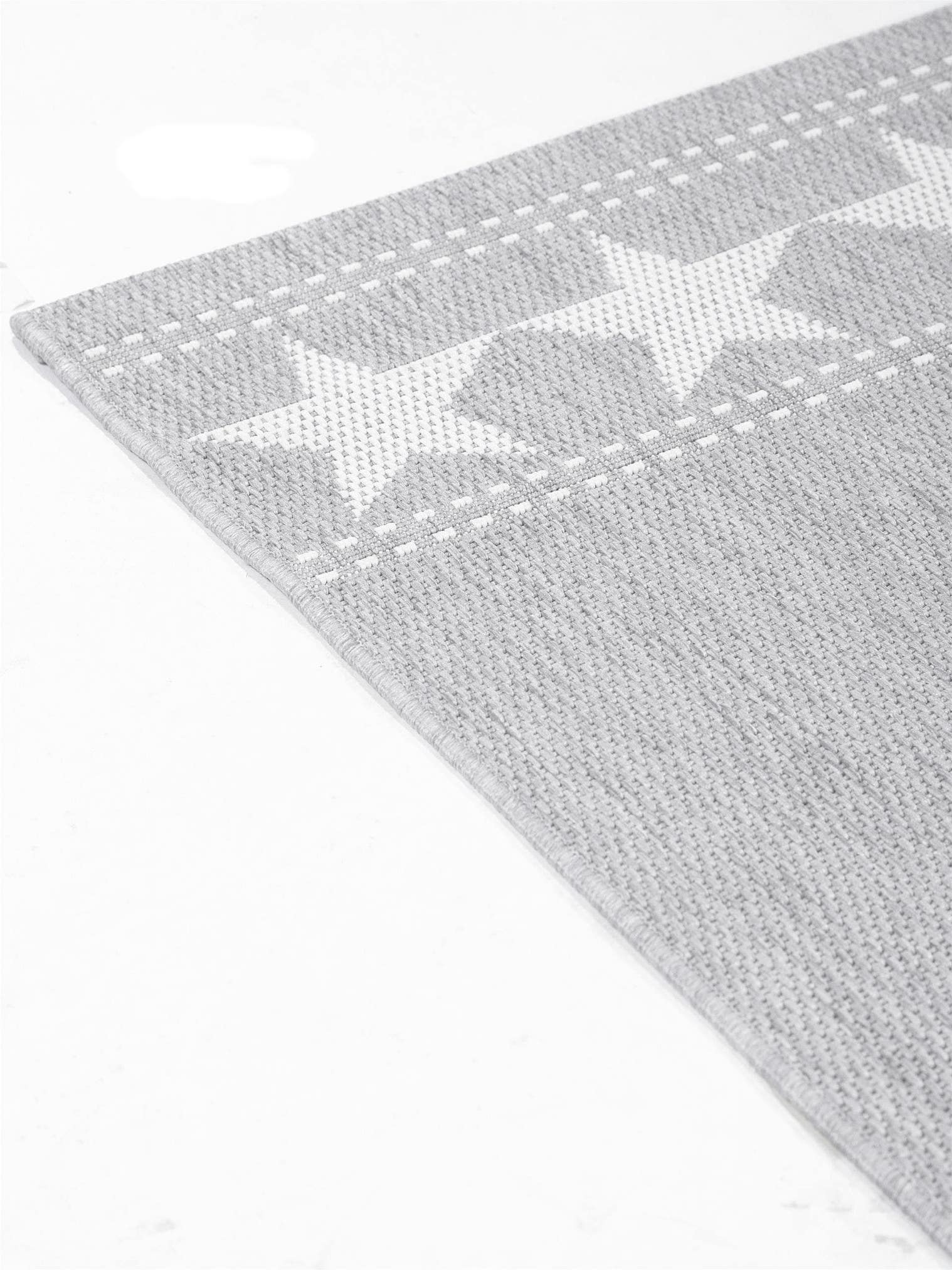 Teppich aus 100% Polypropylen in Grau mit 6 bis 10 mm hohem Flor von benuta Nest