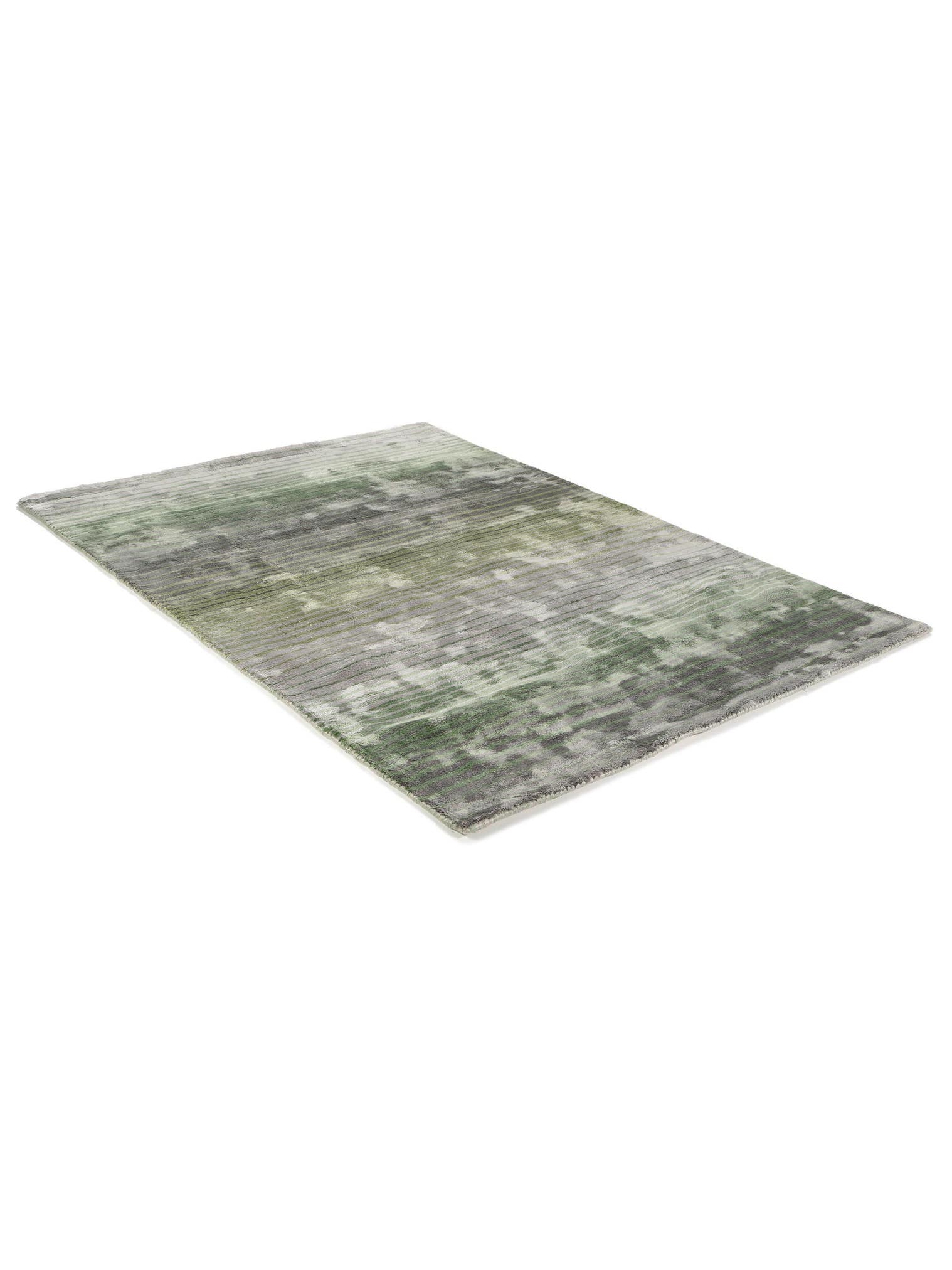 Teppich aus 100% Viskose in Grün mit 6 bis 10 mm hohem Flor von benuta