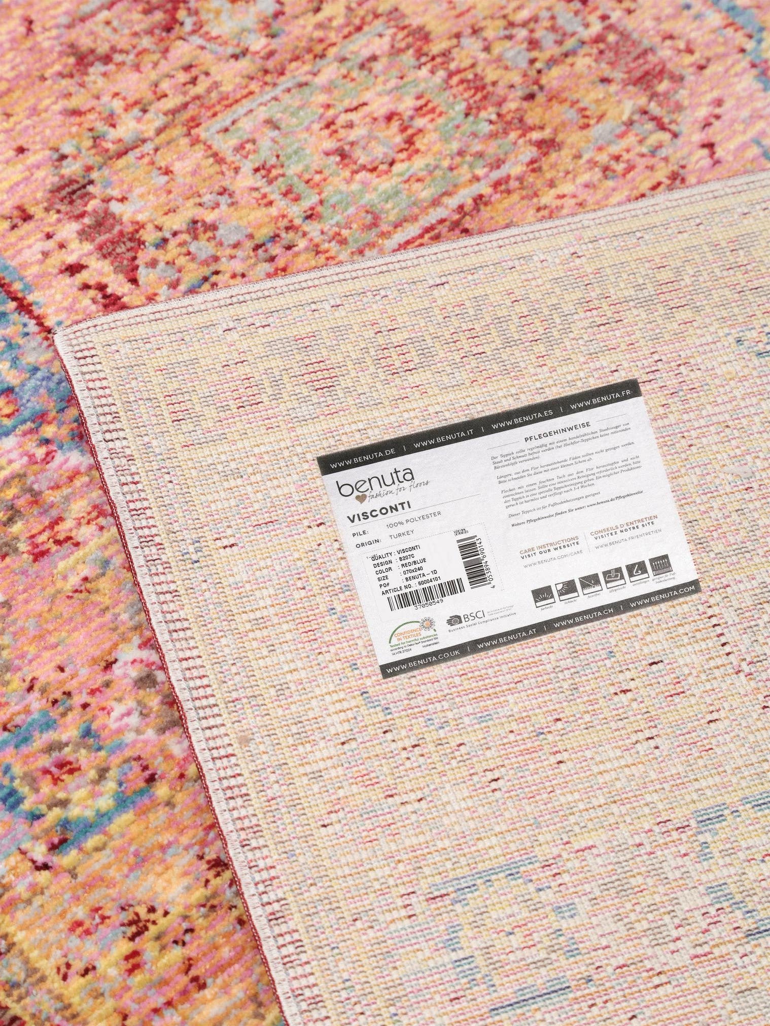 Teppich aus 100% Polyester in Rot mit bis 5 mm hohem Flor von benuta Nest