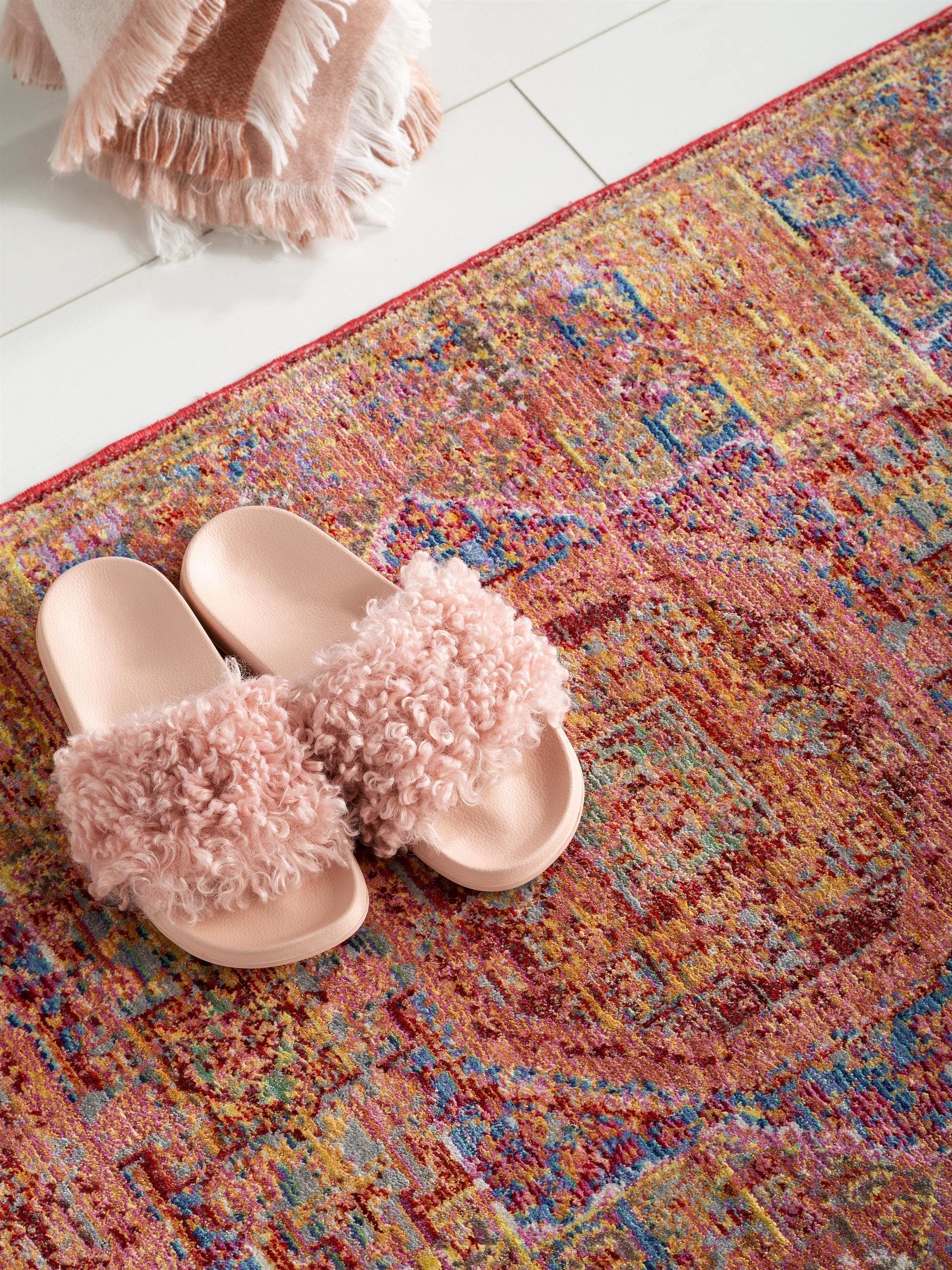 Rug made of 100% Polyester in Red with a 1- 5 mm high pile by benuta Nest